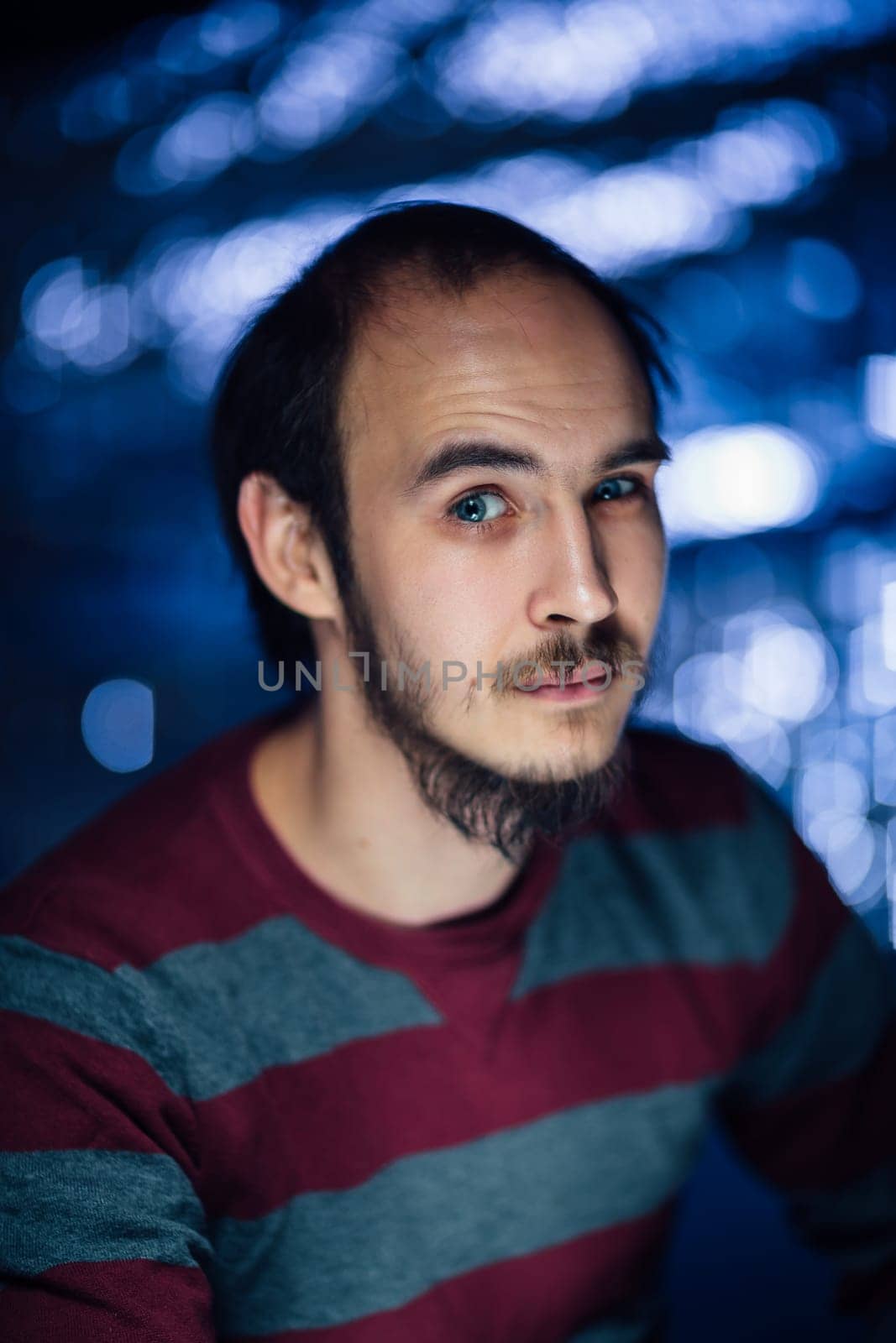 portrait of a guy in a hat on a blurred background.