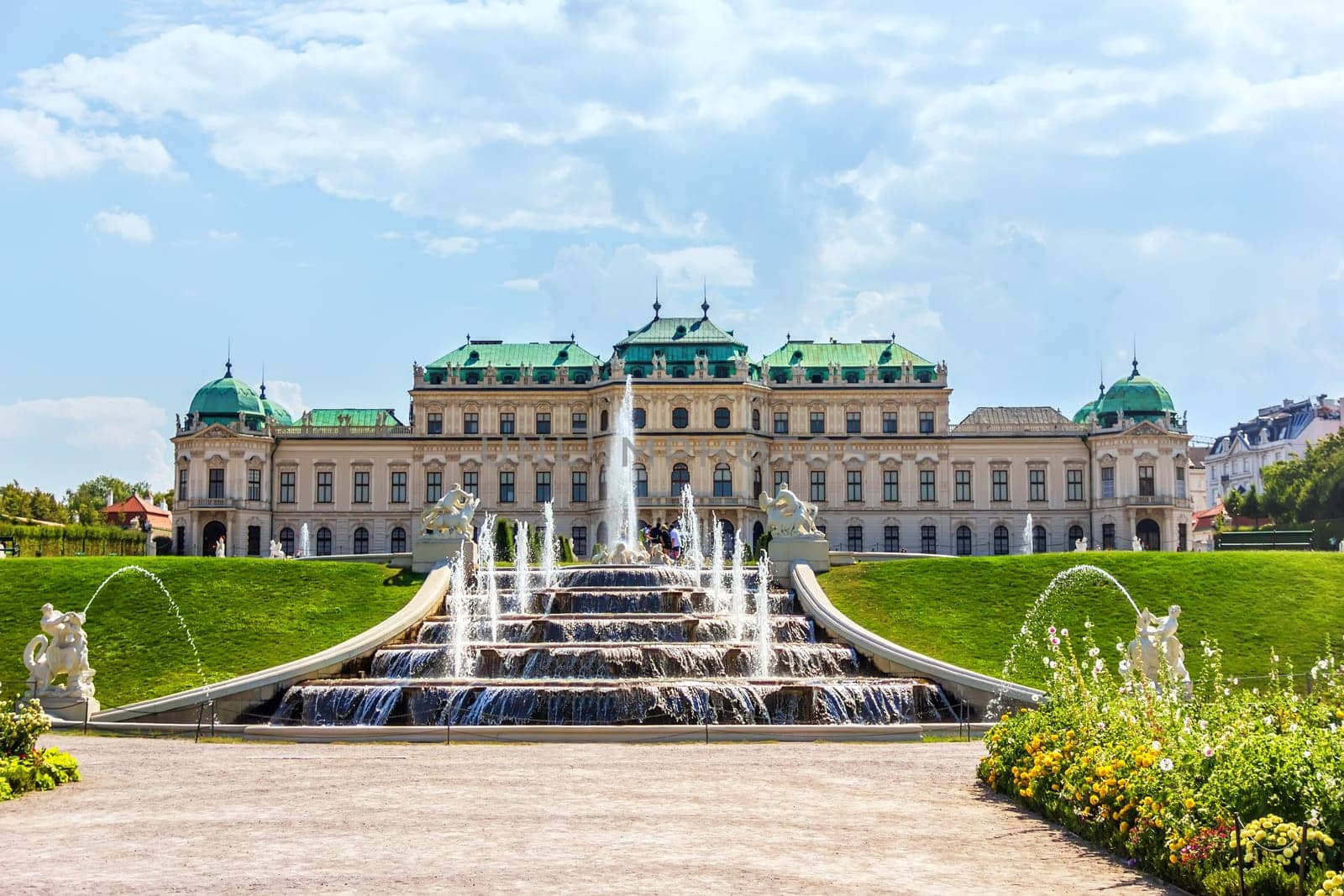 Belvedere Fountain, full view of the Palace in Vienna.