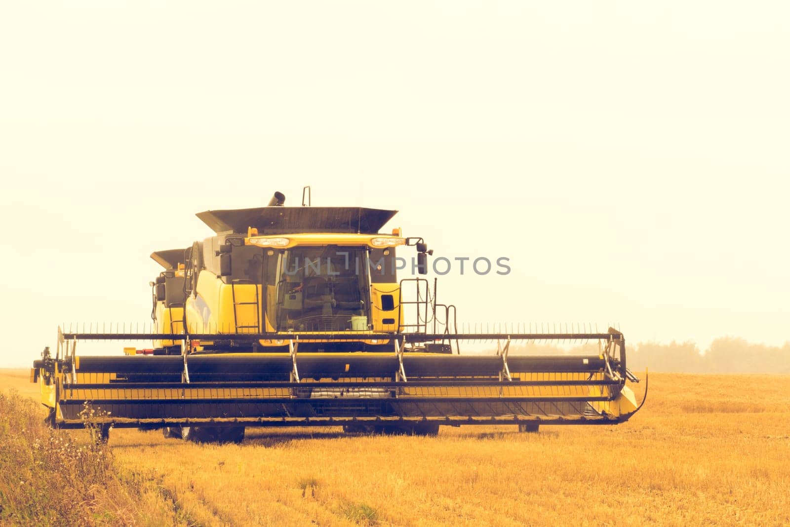 The harvest was stopped due to rain, combine in the rain.