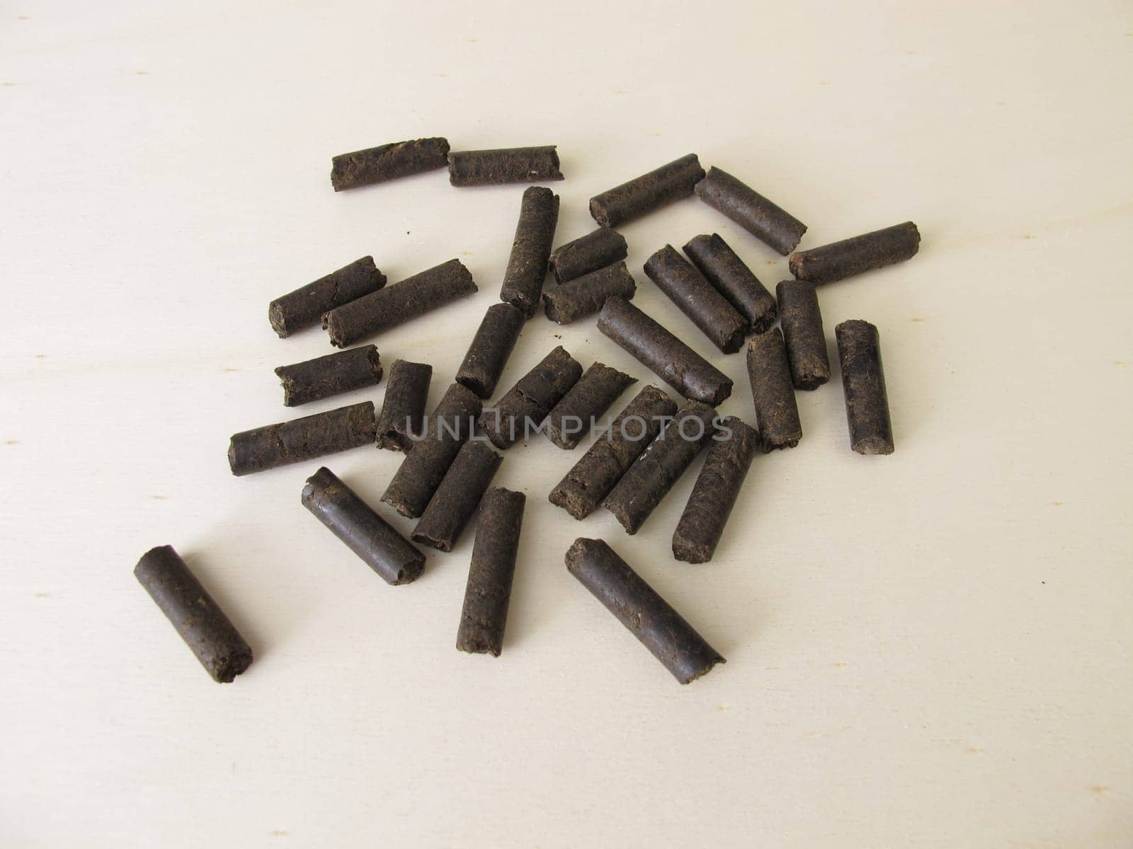 Horse manure pellets for fertilizing on wooden board