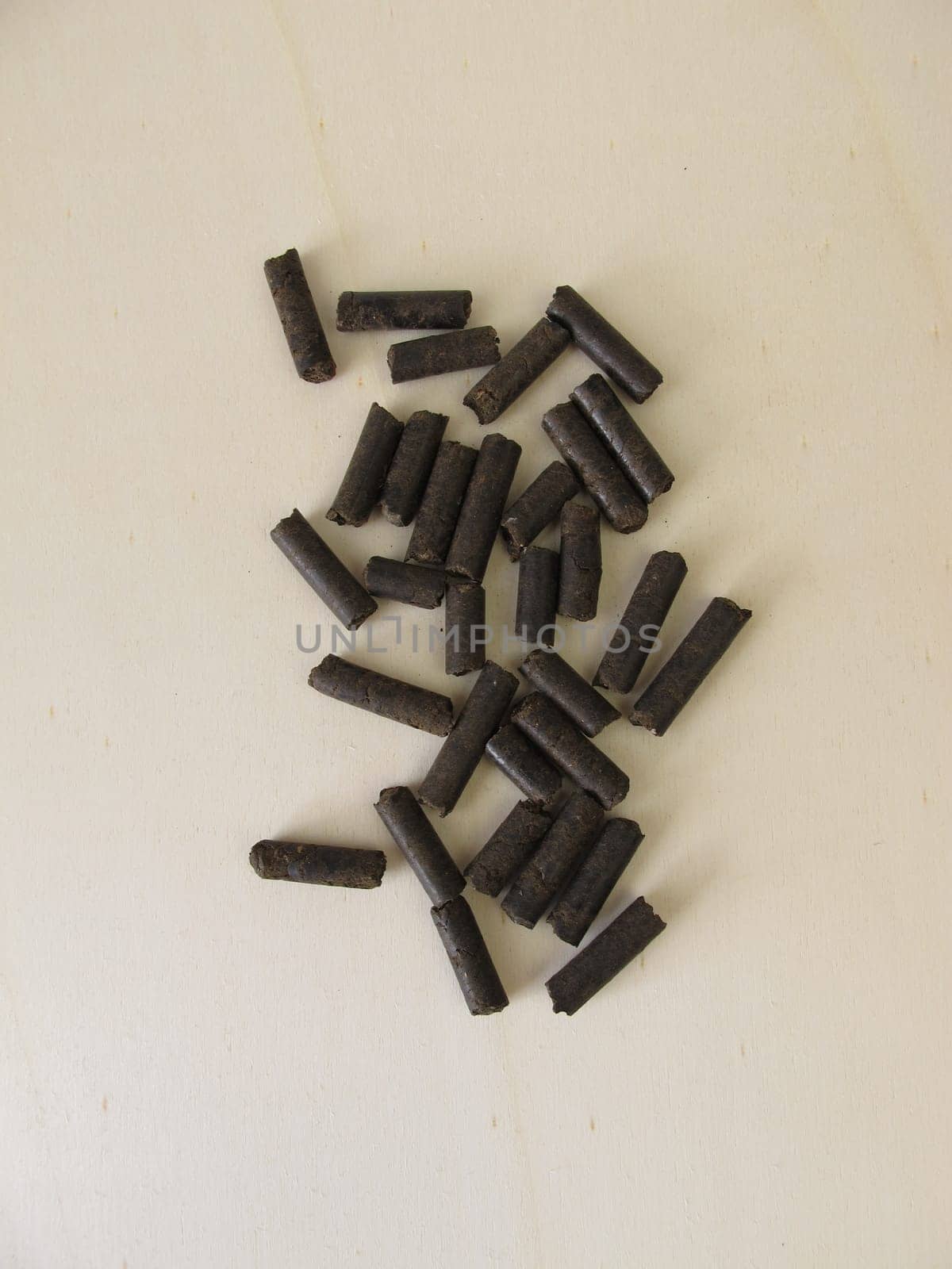 Horse manure pellets for fertilizing on wooden board