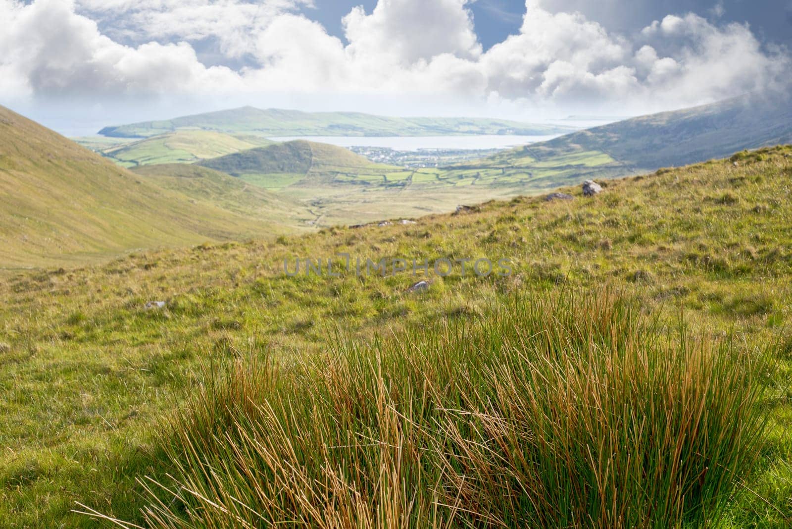 scenic view of the mountains on the kerry way in county kerry ireland