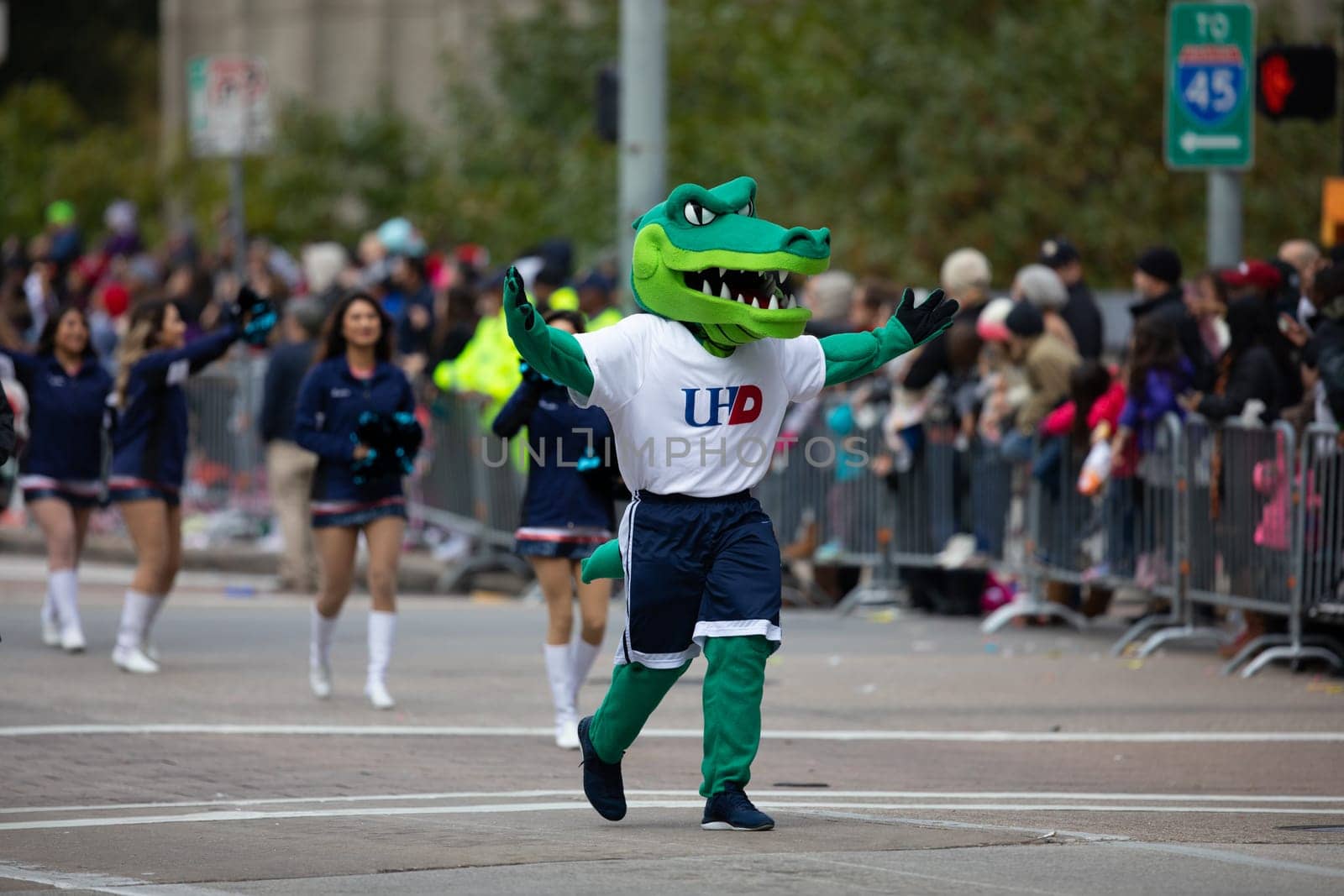 Houston, Texas, USA - November 22, 2018 The H-E-B Thanksgiving Day Parade, Ed-U-Gator and cheerleaders from the university of Houston, walking down the street during the parade