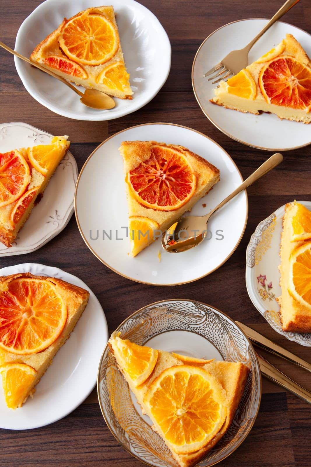 Fruity sponge cake with fresh candied oranges