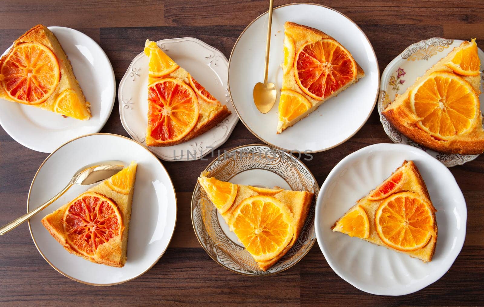 Fruity sponge cake with fresh candied oranges