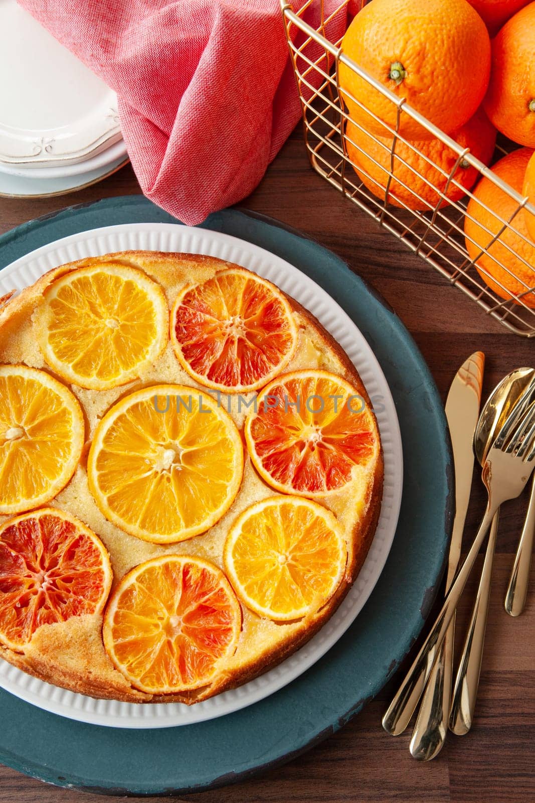 Fruity sponge cake with fresh candied oranges