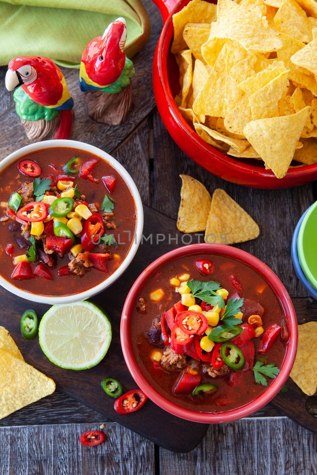 Spicey hot chili con carne with tortilla chips