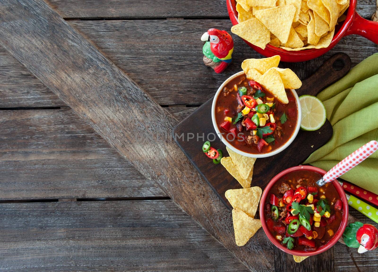 Spicey hot chili con carne with tortilla chips