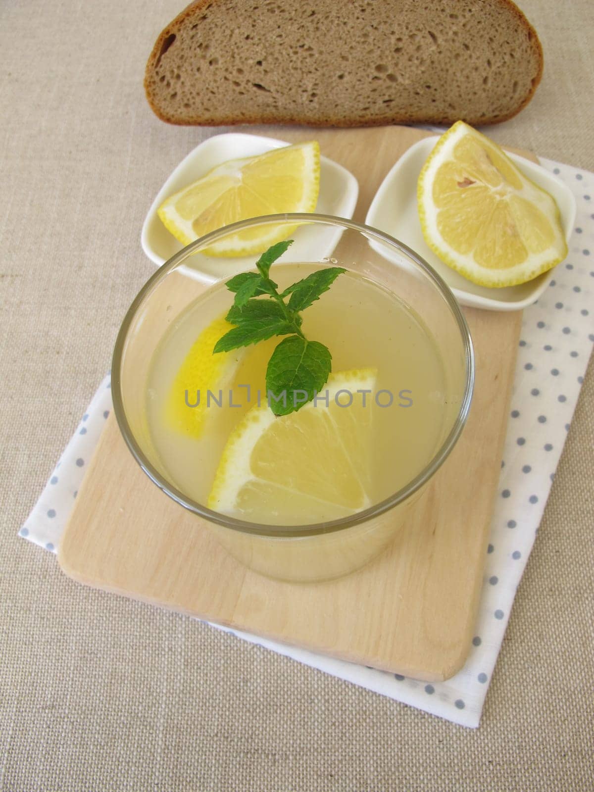 Kvass, homemade bread beer with lemon and mint