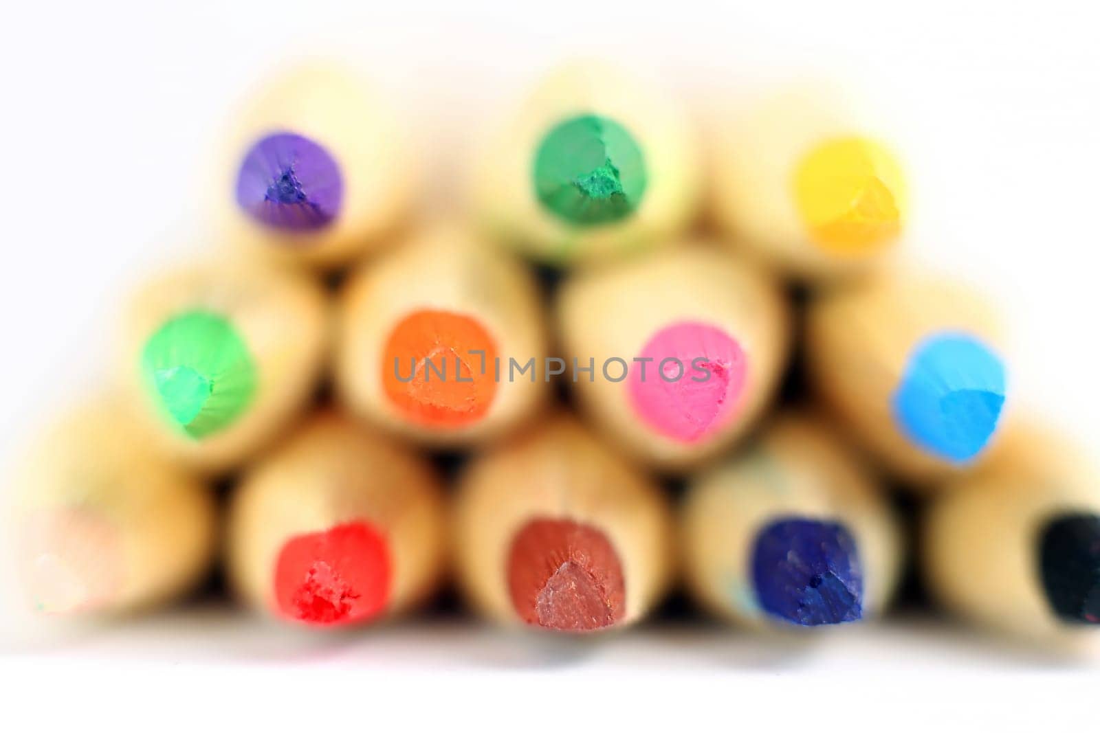 Crayons with wooden sheath suitable for grinding and drawing