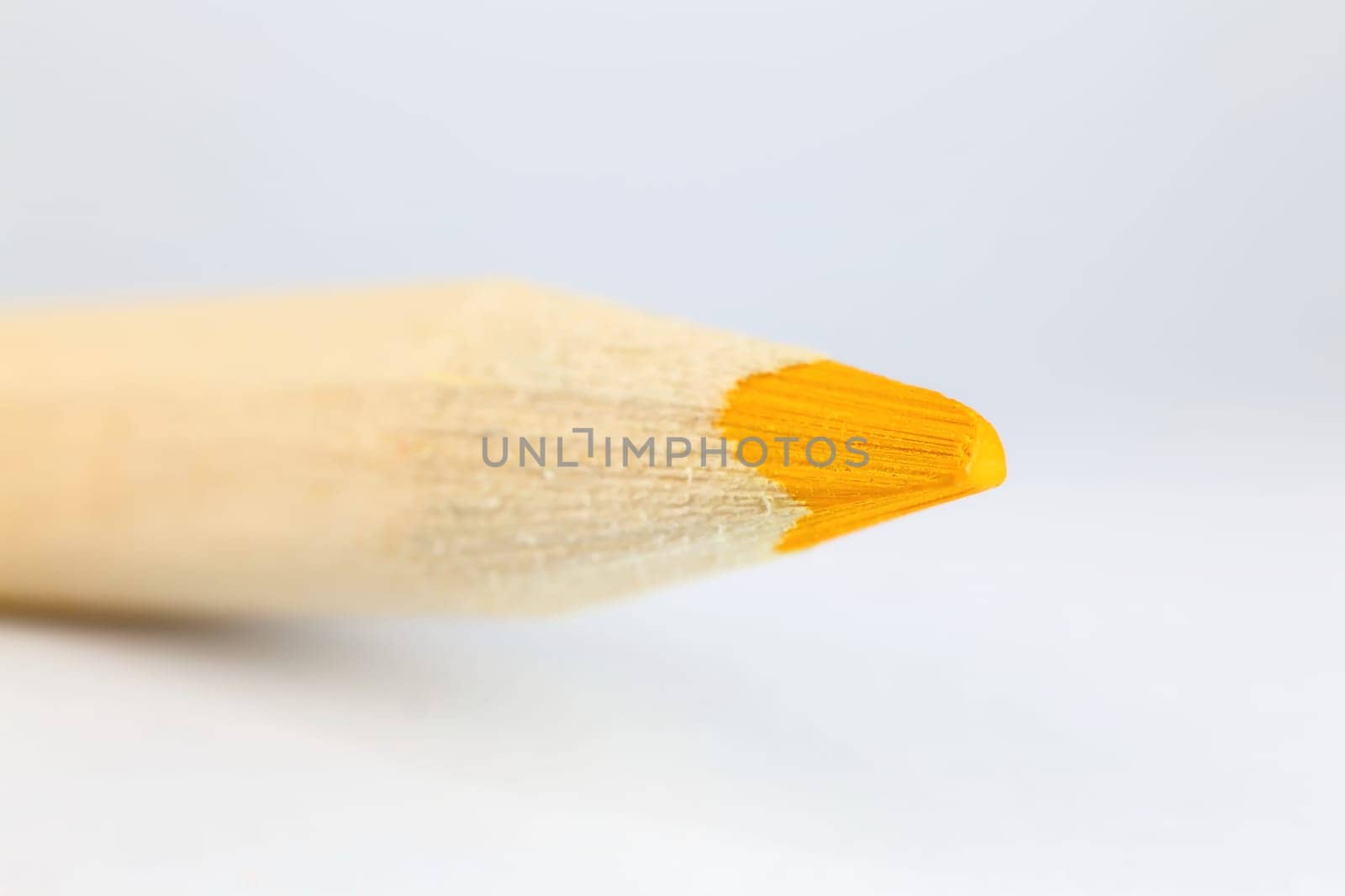 Crayons with wooden sheath suitable for grinding and drawing