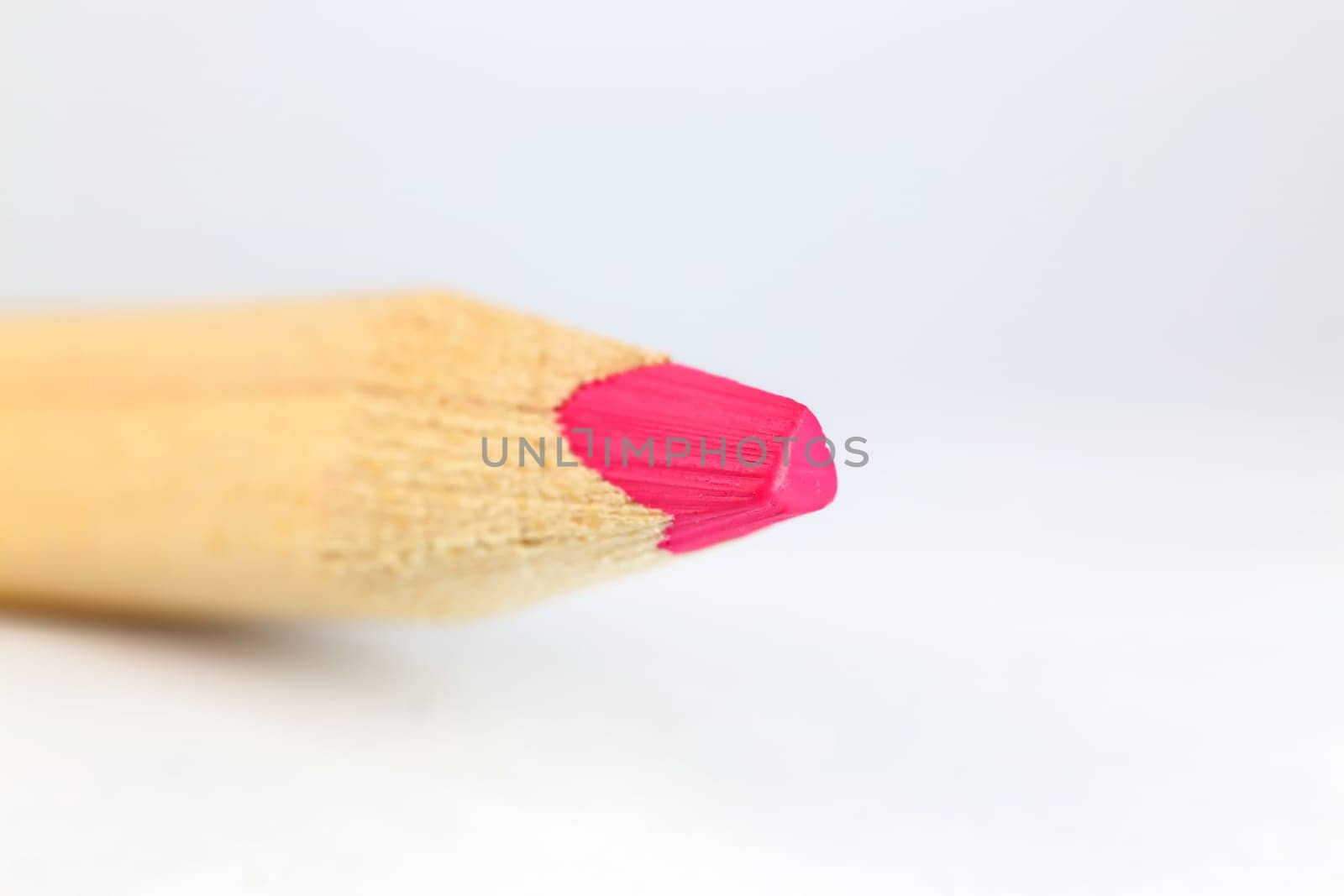 Crayons with wooden sheath suitable for grinding and drawing