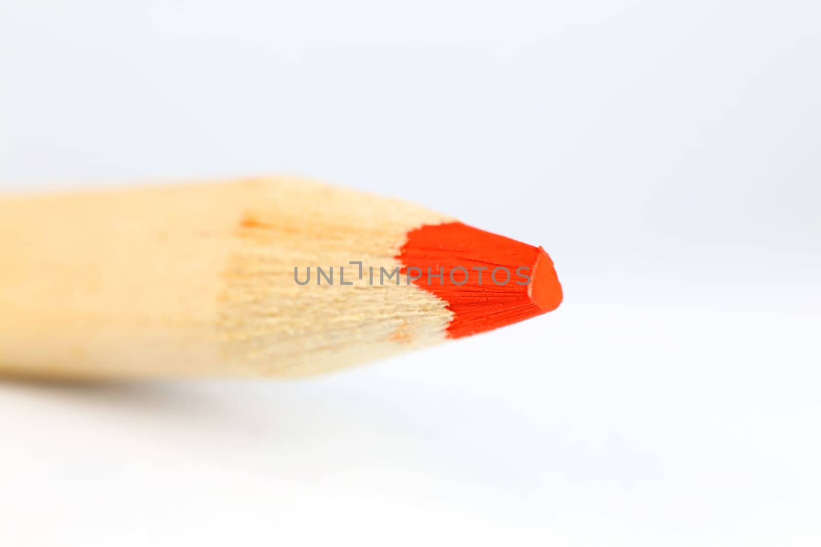 Crayons with wooden sheath suitable for grinding and drawing