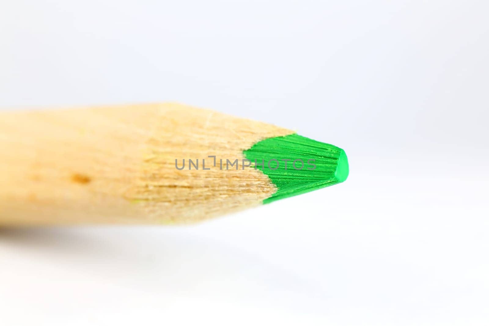 Crayons with wooden sheath suitable for grinding and drawing