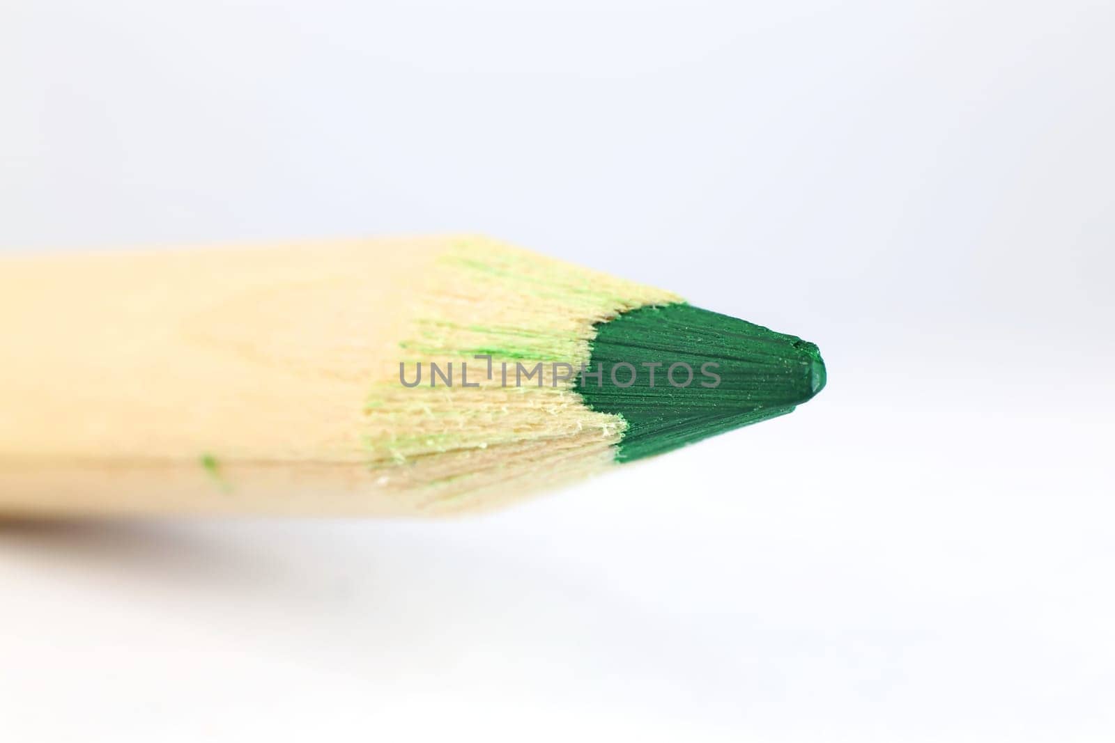 Crayons with wooden sheath suitable for grinding and drawing