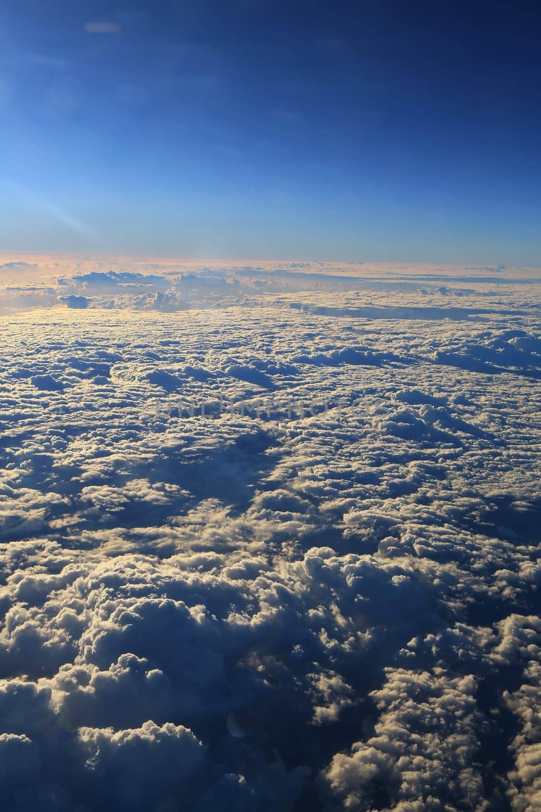Window seat, a flight in the sunset
