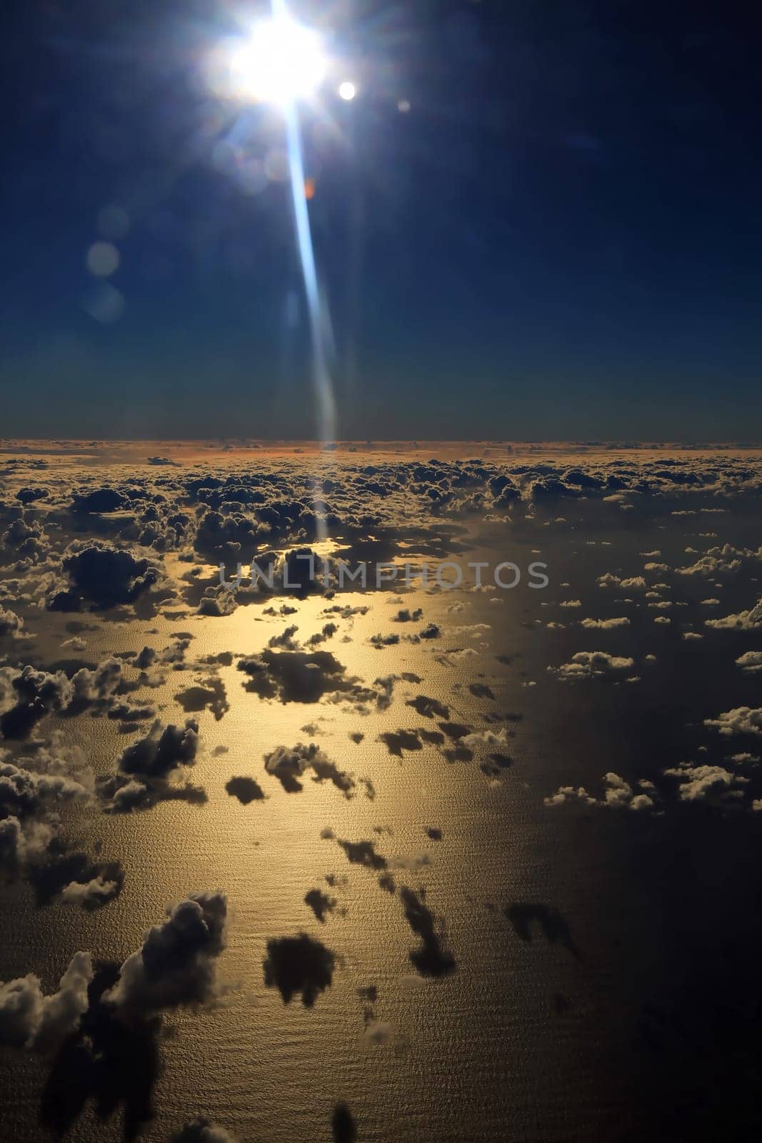 Window seat, a flight in the sunset
