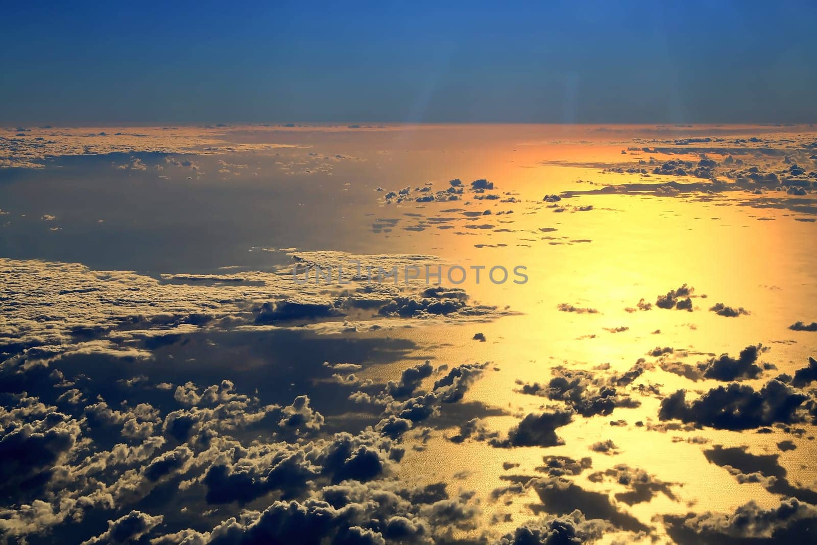 Window seat, a flight in the sunset