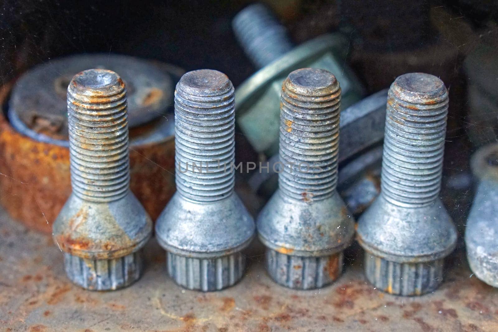 Screws bolts for car wheels safety