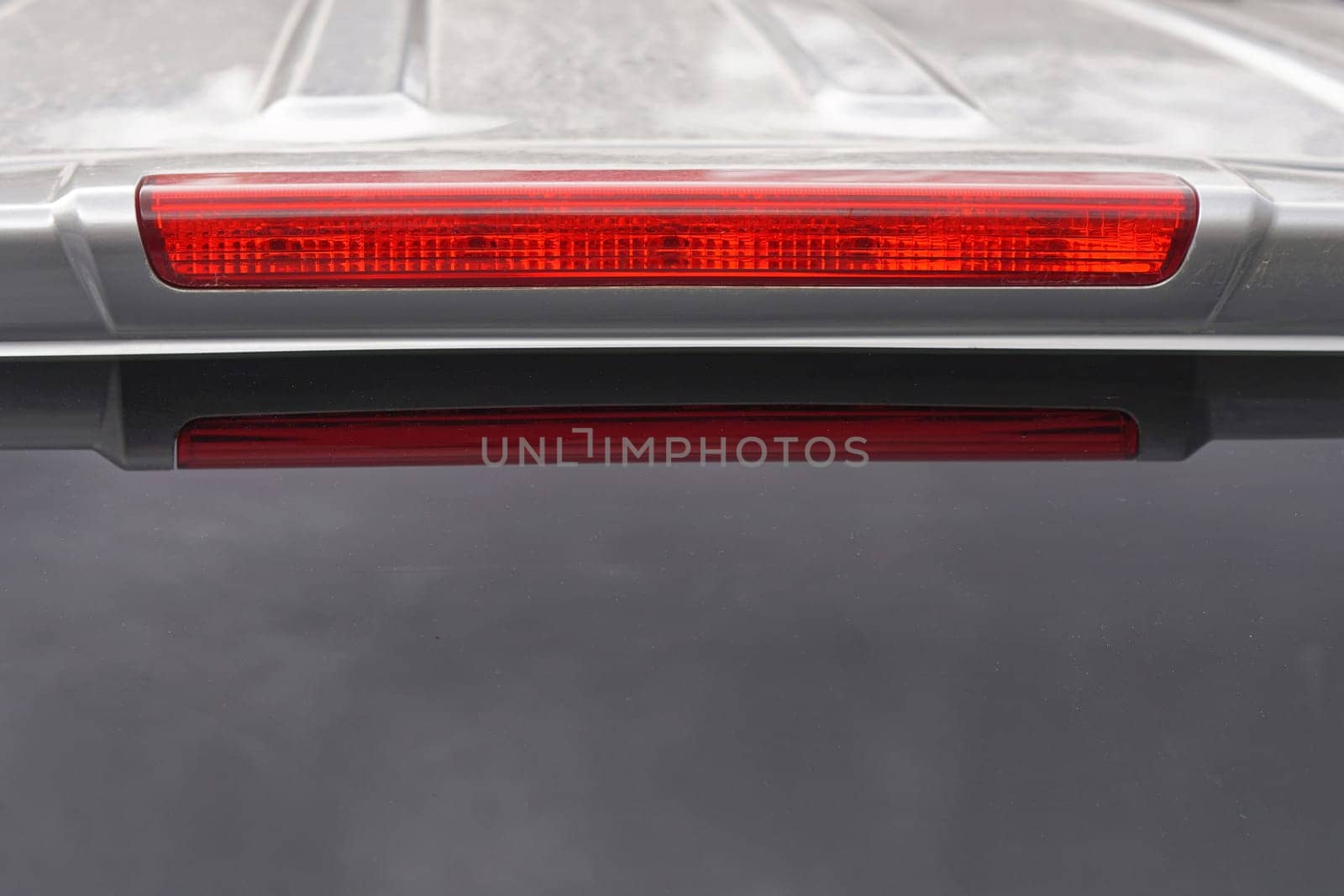 Third brake red light at vehicle rear end