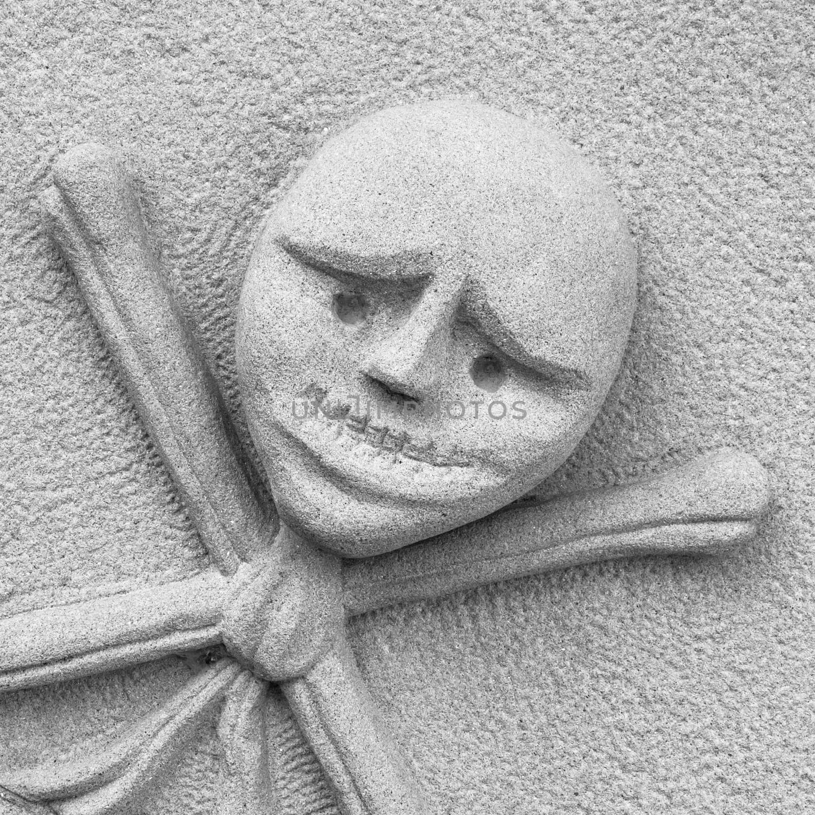 Stone sculpture of the skull with crossbones