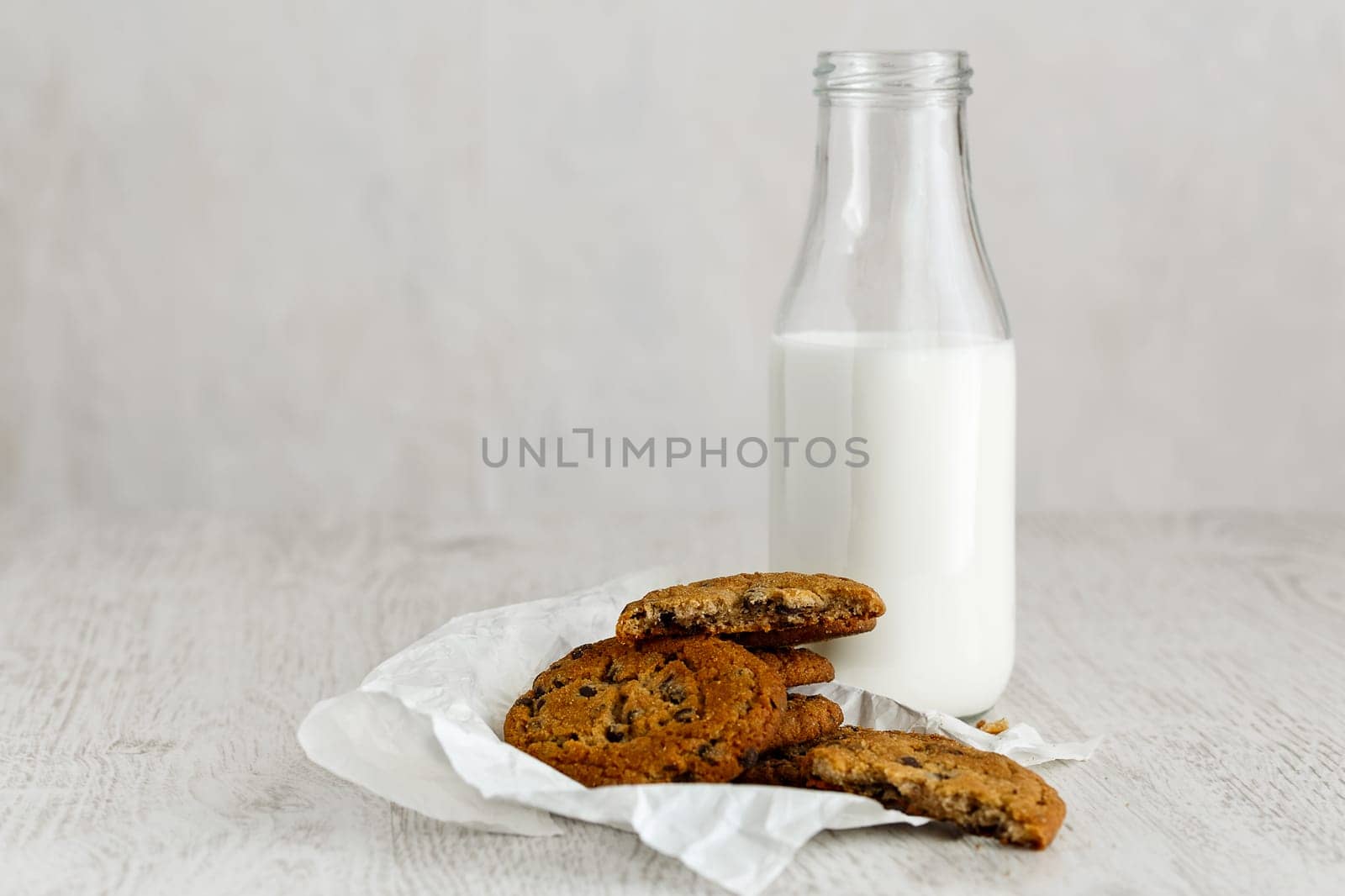 Oatmeal Raisin CookiesOatmeal cookies with raisins and a bottle of milk