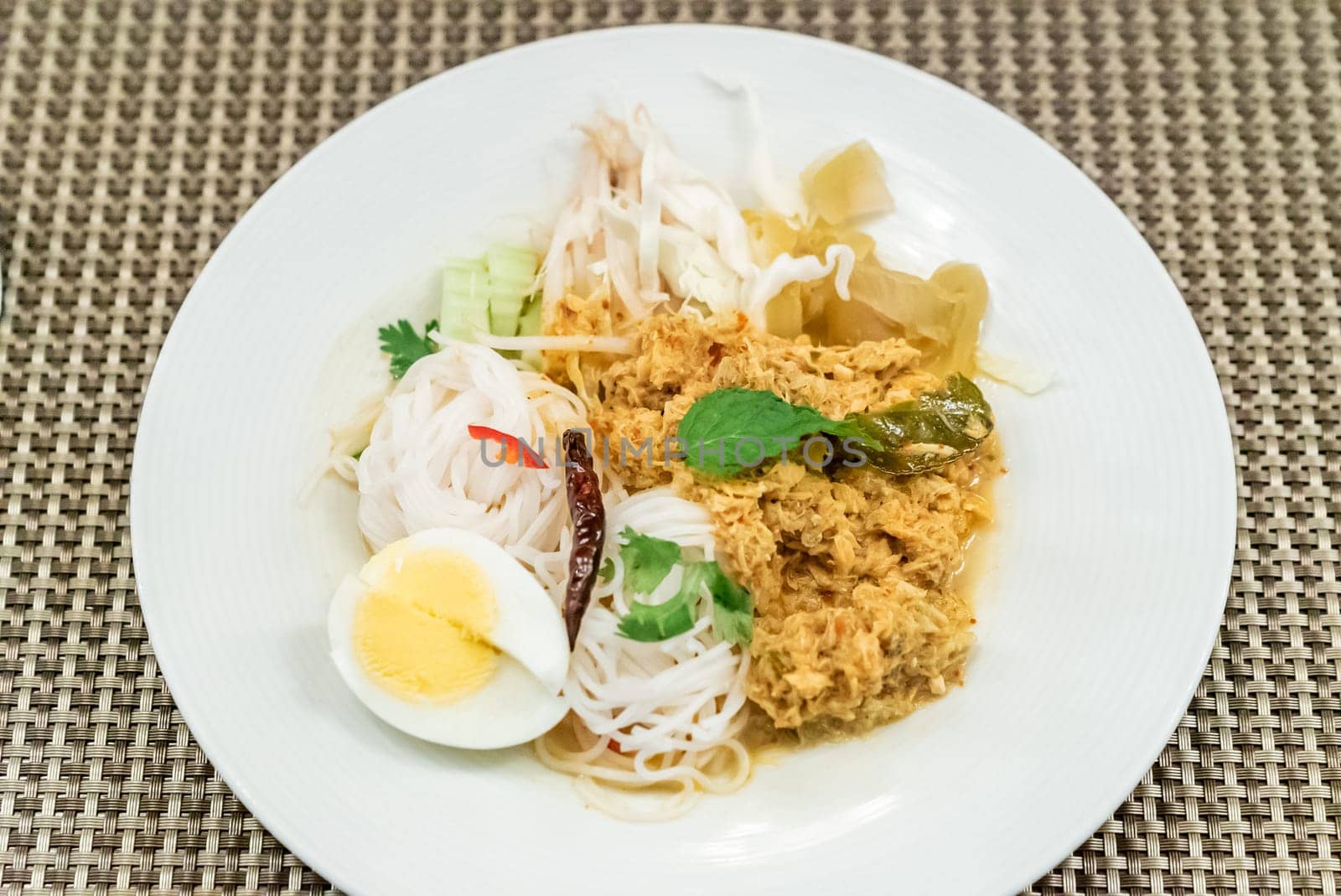 Thai Rice Noodles with crab meat in Fish and Anchovy Curry Sauce