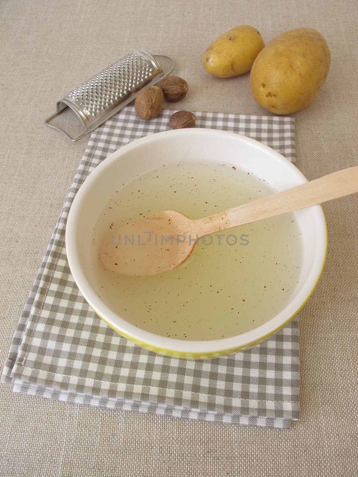 Dumpling broth with nutmeg