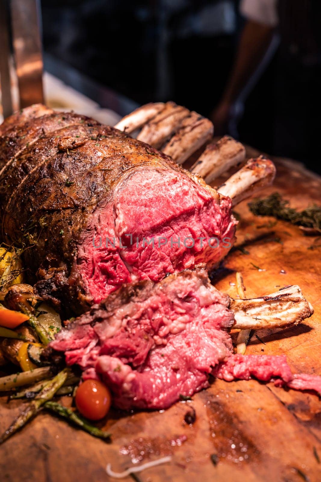 Wagyu beef roast prime rib, Carving food