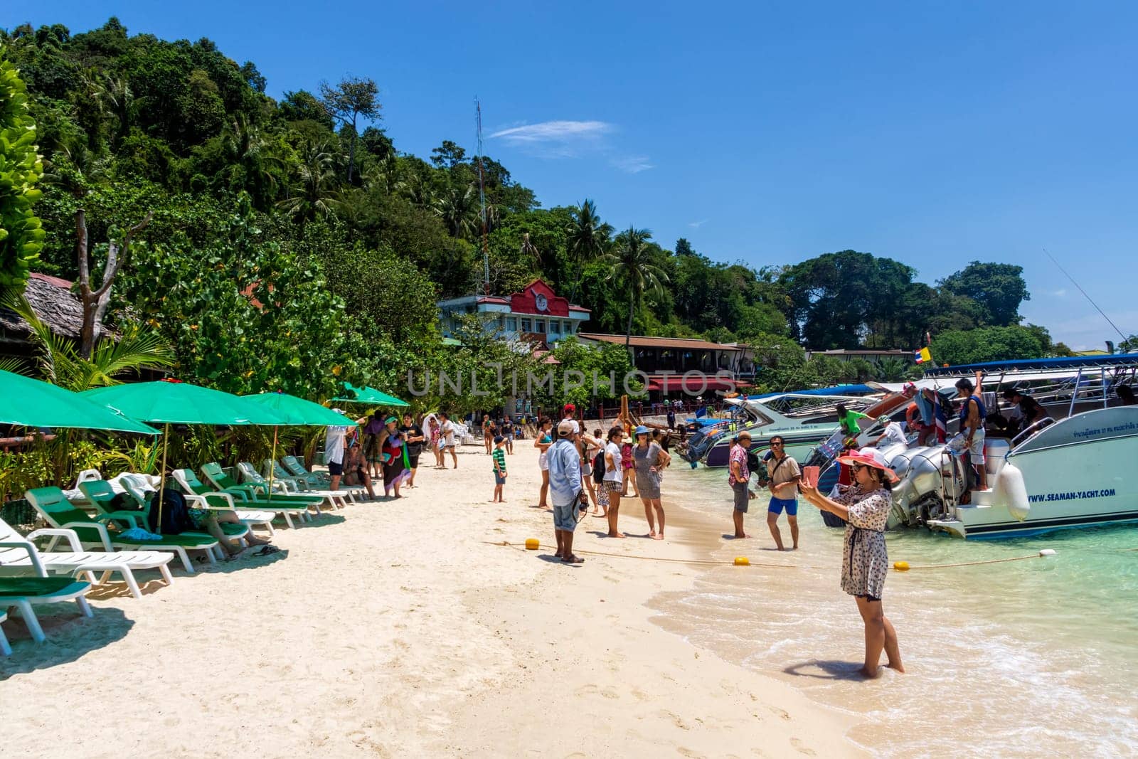 Phi Phi Don island, Thailand, March 2013 Crowds of tourists arrived and departing from boats, enjoying a trip, one of the iconic beaches of Phi Phi islands