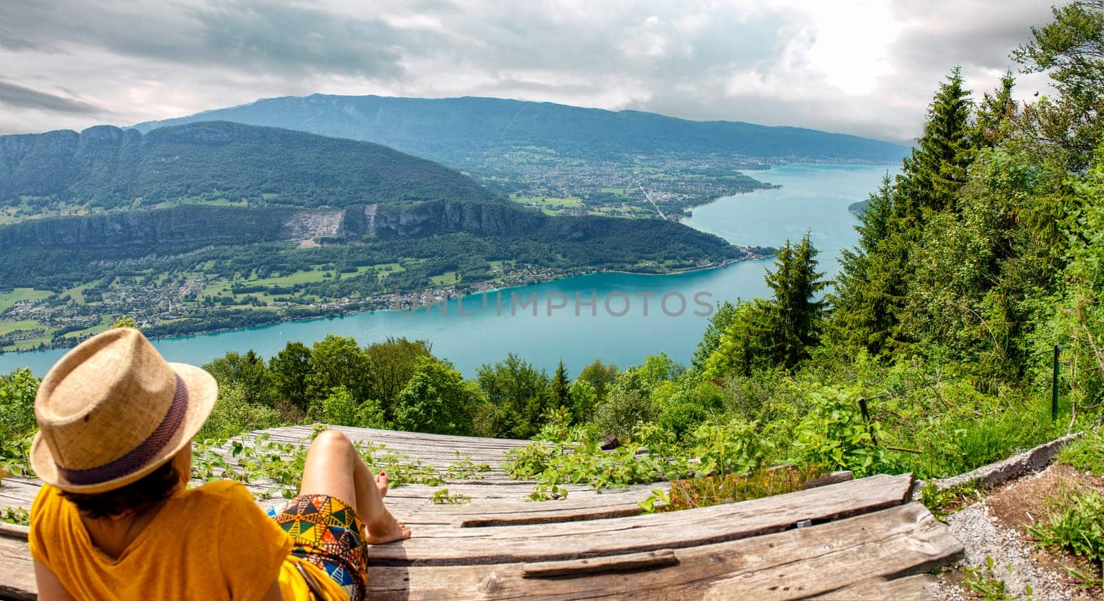 woman looking at the landscape of the Lake Annecy