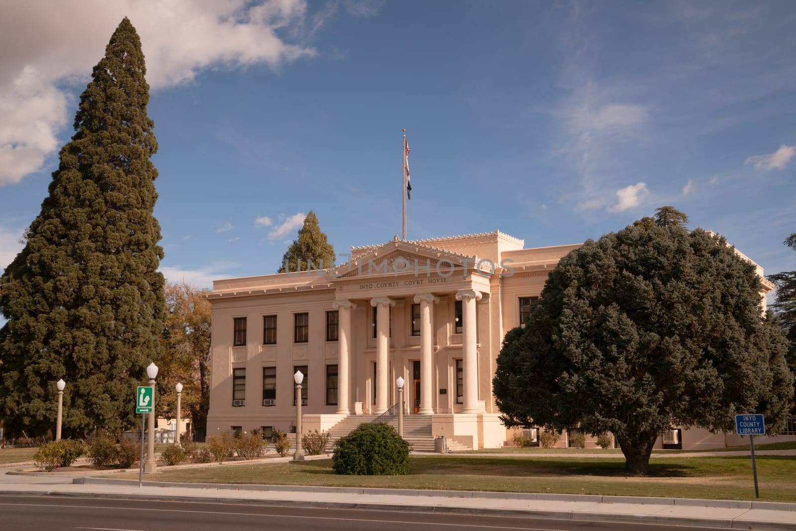 The county courthouse in Independence California