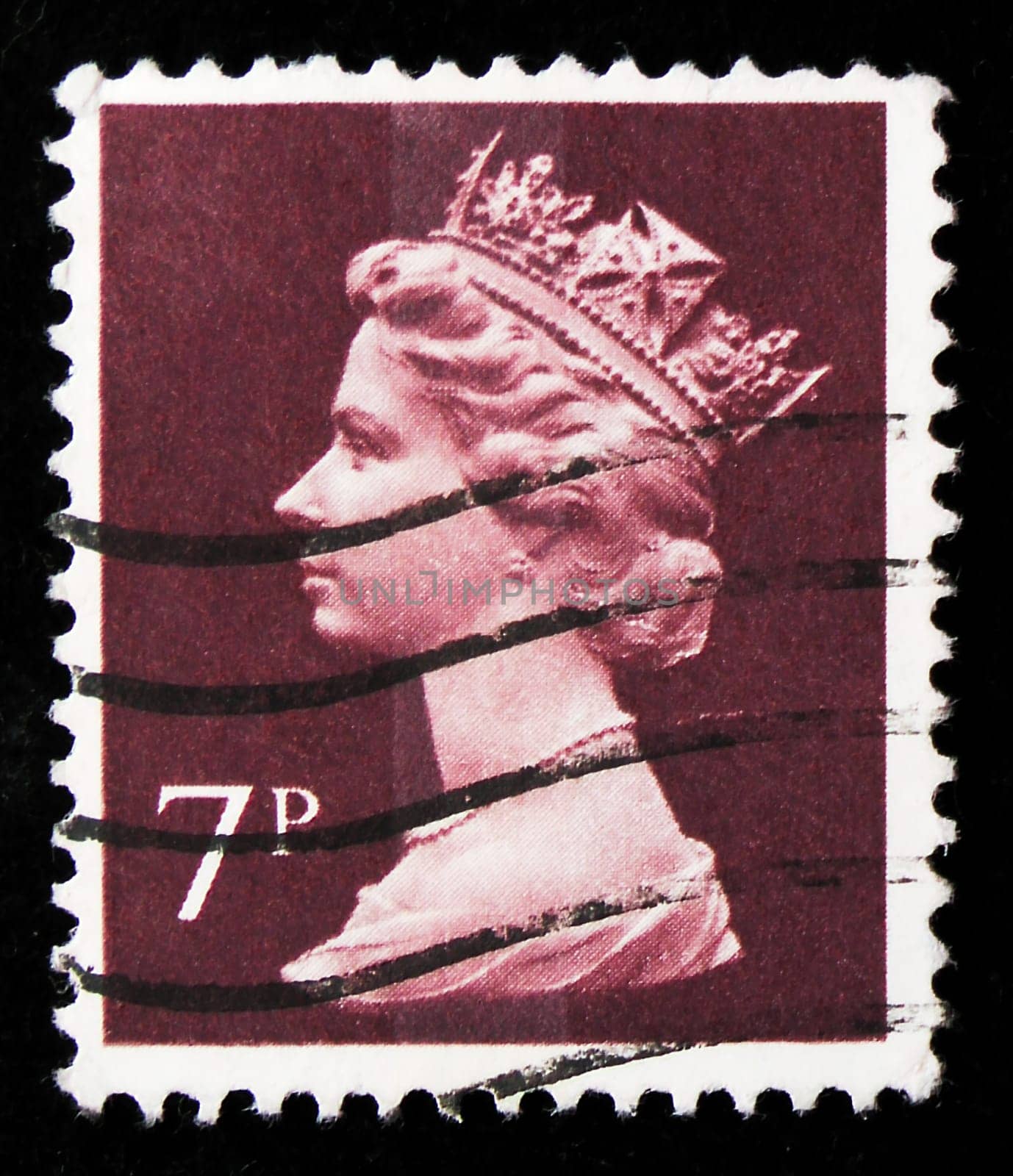 MOSCOW, RUSSIA - AUGUST 8, 2019: Postage stamp printed in United Kingdom shows Queen Elizabeth II, Decimal Machin serie, circa 1977
