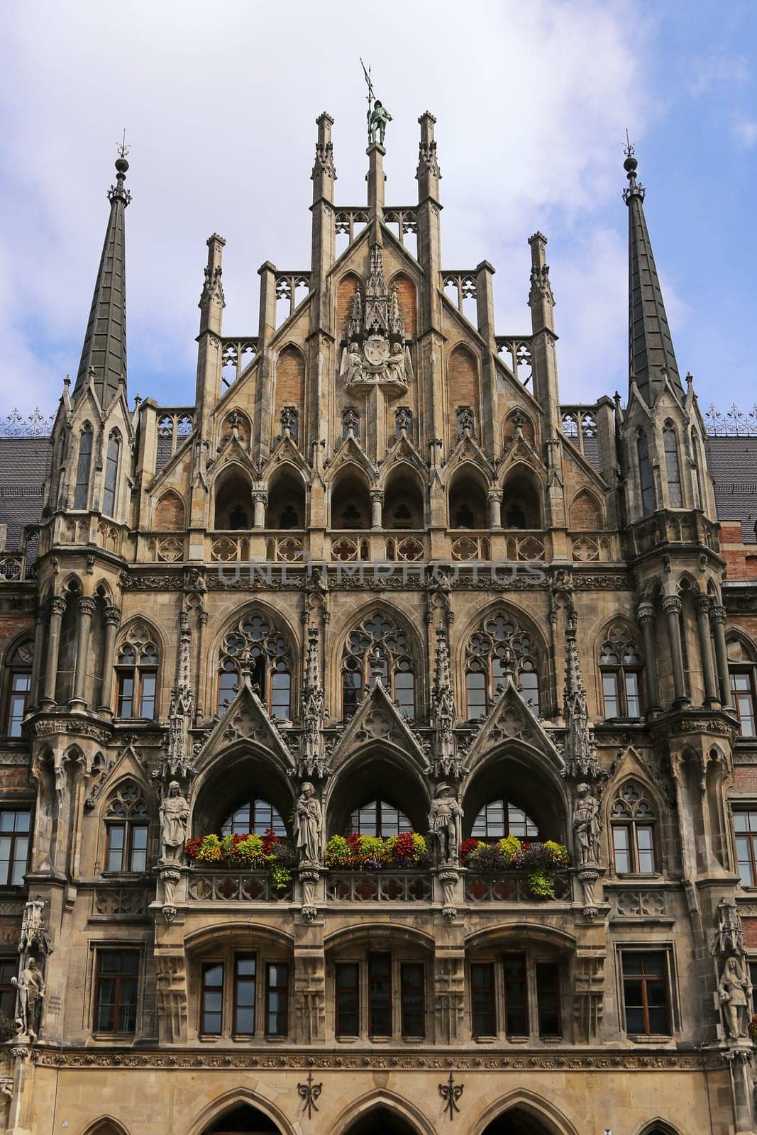Middle section of the south front of the New Town Hall in Munich