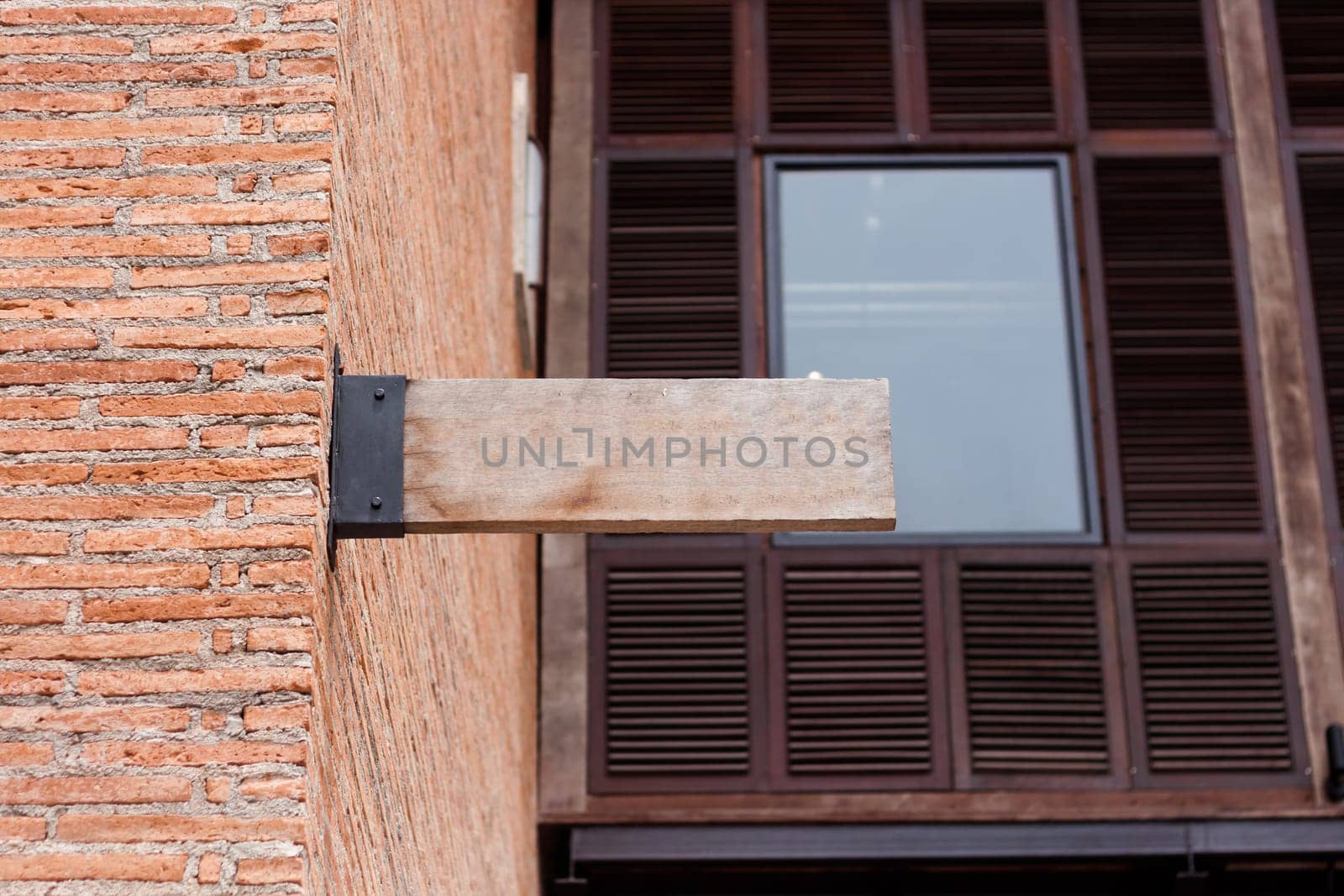 Meeting point sign on wooden plate, stock photo