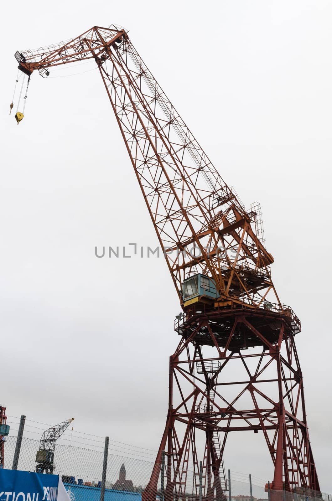 a big crane in Gothenburgs harbour one of the oldes