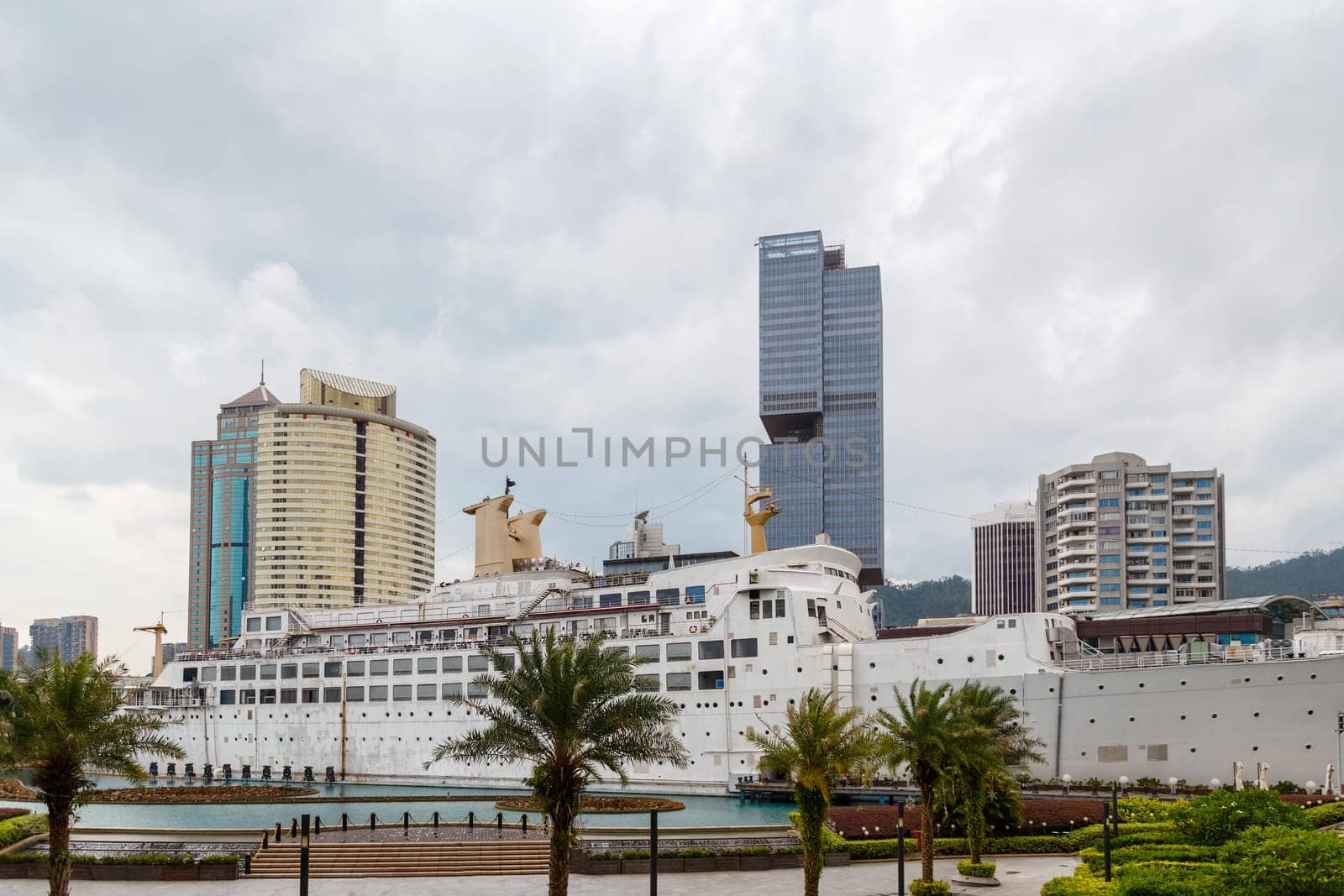 View of the leisure park in the metropolis with recreation areas on the boat, Shenzhen, China, Asia