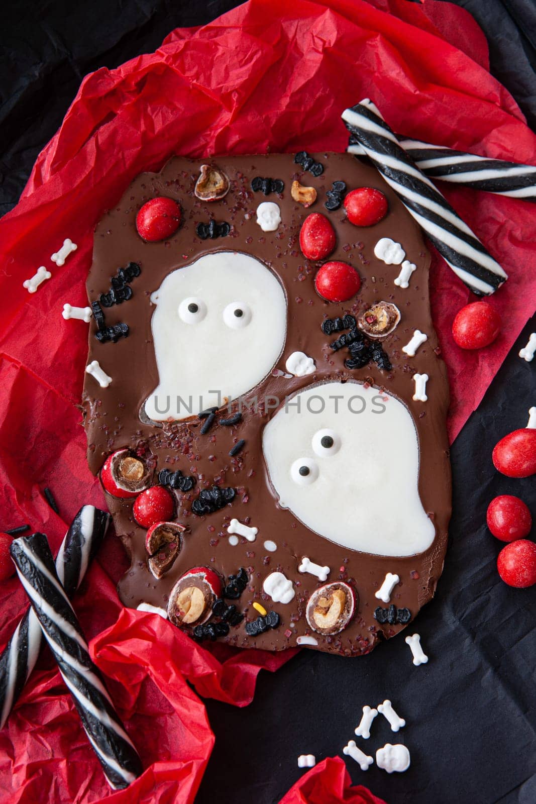 Scary homemade chocolate bark for a Happy Halloween