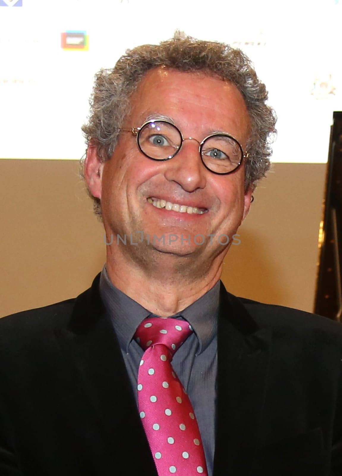Dr. Stefan R. G. Stodieck,.BENEFIZABEND  HAMBURG SOZIAL GESTALTEN  vom Kuratorium und des Vorstands des Foerderkreises der Evangelischen Stiftung Alsterdorf e.V. luden ein , mit festlichem Dinner, Auktion und abwechslungsreichem Programm im  Spiegelsaal des Museums für Kunst und Gewerbe Hamburg, Steintorplatz, Hamburg am 05.11.2019.