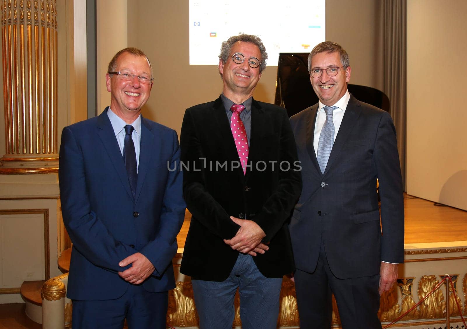 Prof. Dr. Hanns-Stephan Haas,Dr. Stefan R. G. Stodieck, Michael Eggenschwiler,.BENEFIZABEND  HAMBURG SOZIAL GESTALTEN  vom Kuratorium und des Vorstands des Foerderkreises der Evangelischen Stiftung Alsterdorf e.V. luden ein , mit festlichem Dinner, Auktion und abwechslungsreichem Programm im  Spiegelsaal des Museums für Kunst und Gewerbe Hamburg, Steintorplatz, Hamburg am 05.11.2019