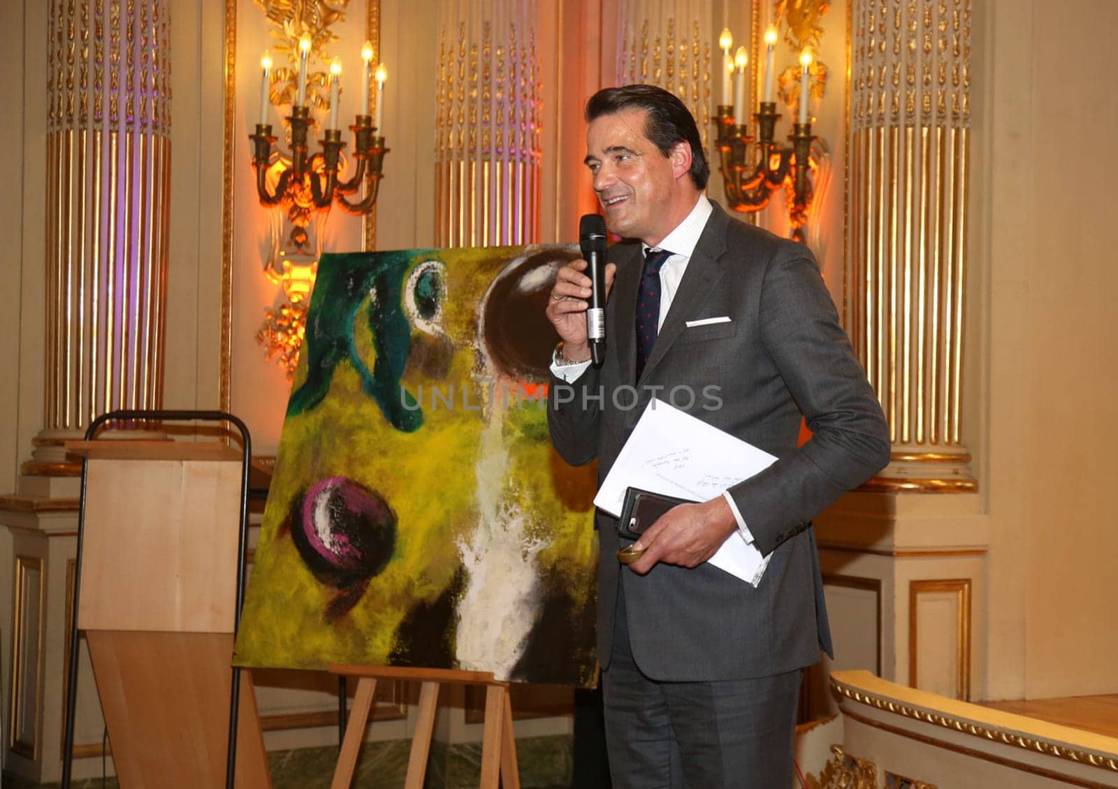 Pieter Wasmuth ( Vattenfall).BENEFIZABEND  HAMBURG SOZIAL GESTALTEN  vom Kuratorium und des Vorstands des Foerderkreises der Evangelischen Stiftung Alsterdorf e.V. luden ein , mit festlichem Dinner, Auktion und abwechslungsreichem Programm im  Spiegelsaal des Museums für Kunst und Gewerbe Hamburg, Steintorplatz, Hamburg am 05.11.2019. .