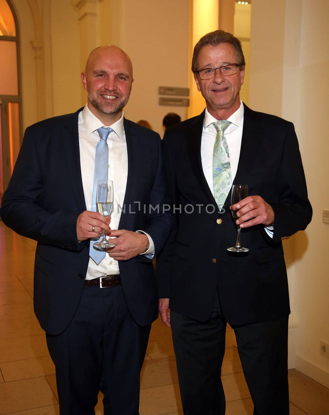 Florian Schoelermann, Jens Glathe ,.BENEFIZABEND  HAMBURG SOZIAL GESTALTEN  vom Kuratorium und des Vorstands des Foerderkreises der Evangelischen Stiftung Alsterdorf e.V.  in Hamburg am 05.11.2019