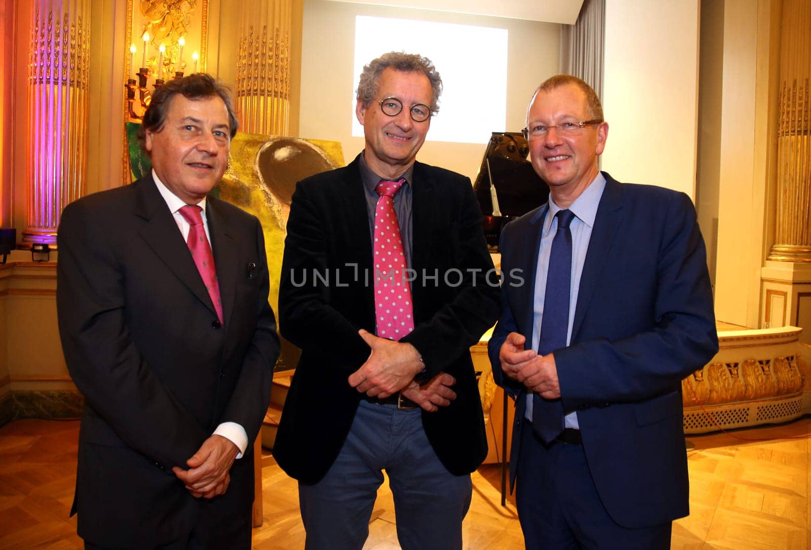 Dr. Stefan R. G. Stodieck, Prof. Dr. Hanns-Stephan Haas,.BENEFIZABEND  HAMBURG SOZIAL GESTALTEN  vom Kuratorium und des Vorstands des Foerderkreises der Evangelischen Stiftung Alsterdorf e.V. luden ein , mit festlichem Dinner, Auktion und abwechslungsreichem Programm im  Spiegelsaal des Museums für Kunst und Gewerbe Hamburg, Steintorplatz, Hamburg am 05.11.2019