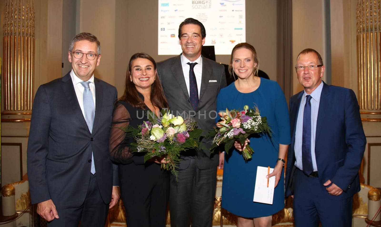 Michael Eggenschwiler ,Stefanie Stoltzenberg-Spies, Pieter Wasmuth, Juliane Moecklinghoff, Stefan Haas,  .BENEFIZABEND  HAMBURG SOZIAL GESTALTEN  vom Kuratorium und des Vorstands des Foerderkreises der Evangelischen Stiftung Alsterdorf e.V. luden ein , mit festlichem Dinner, Auktion und abwechslungsreichem Programm im  Spiegelsaal des Museums für Kunst und Gewerbe Hamburg, Steintorplatz, Hamburg