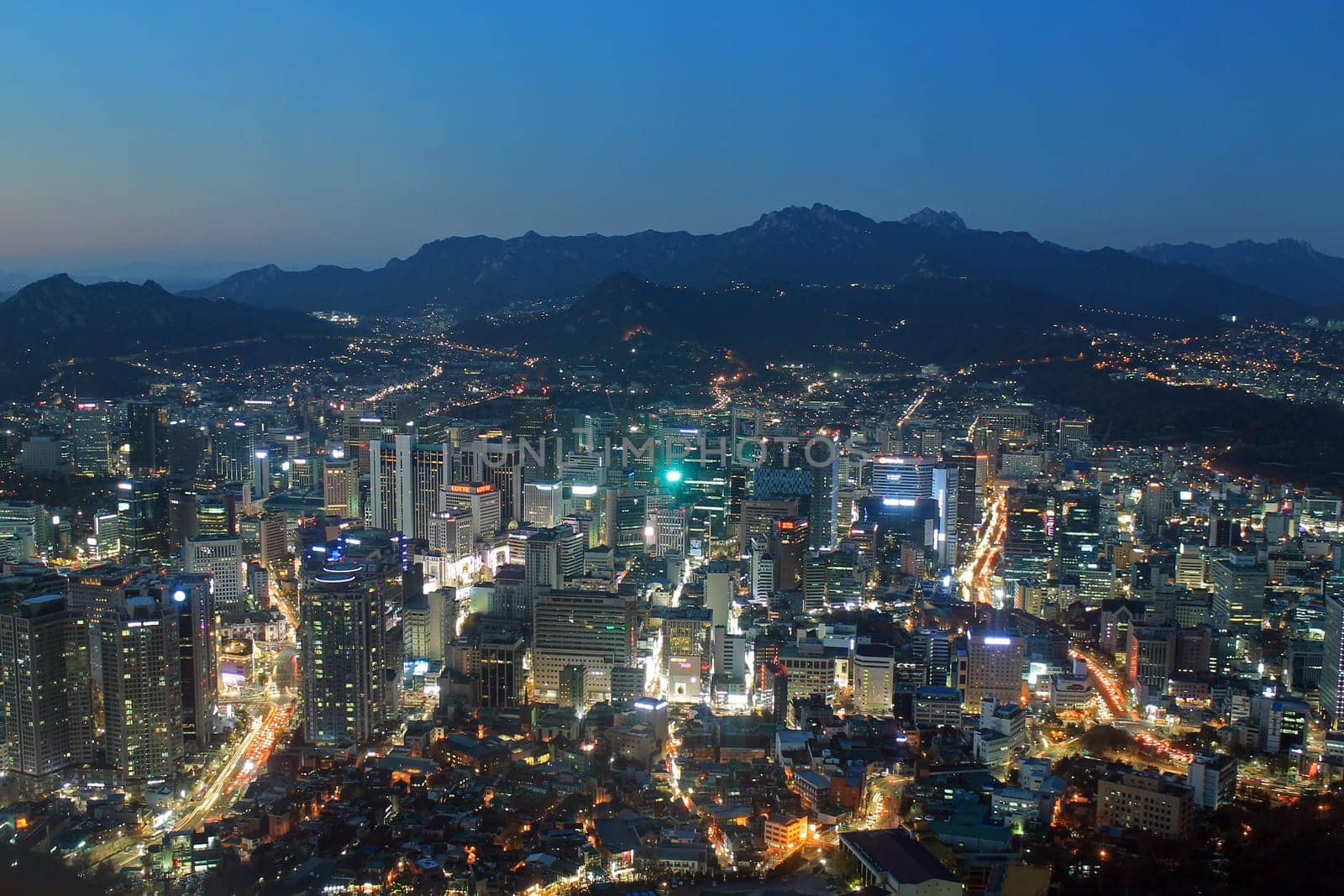Night view of Seoul downtown captured from the top