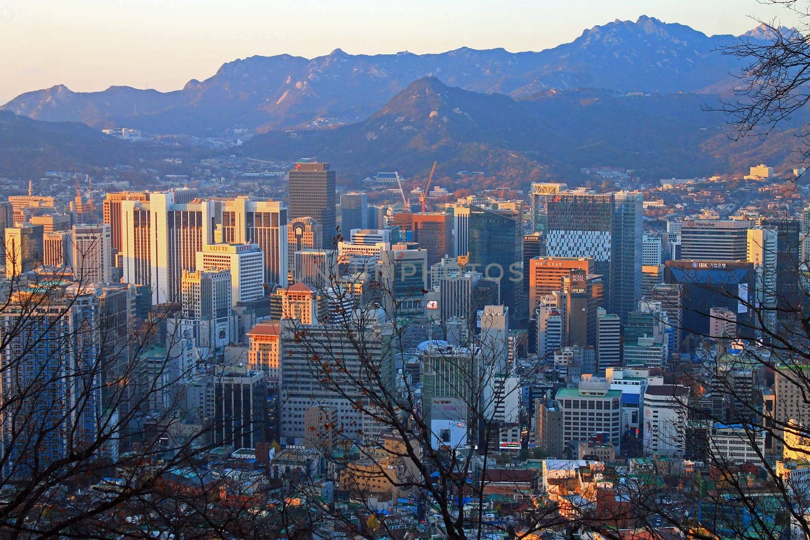 Sunset on Seoul downtown captured from the top