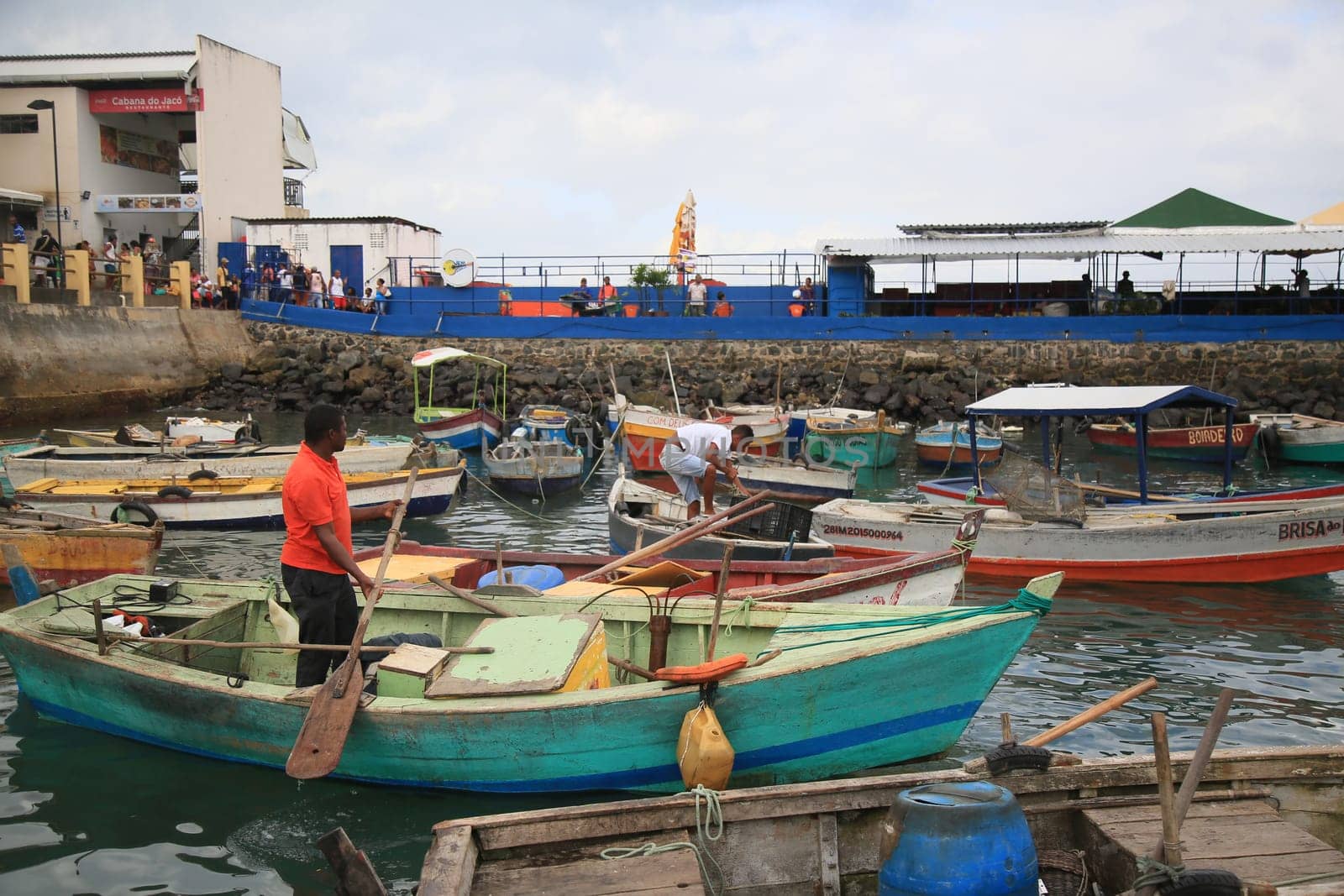 SALVADOR, BAHIA / BRAZIL - November 6, 2019: Boats are seen docked at the port of Feira de Sao Joaquim in Salvador (BA). Due to oil spill in the Brazilian sea, fishermen are having difficulty working,  (Joa Souza / Panthermedia).