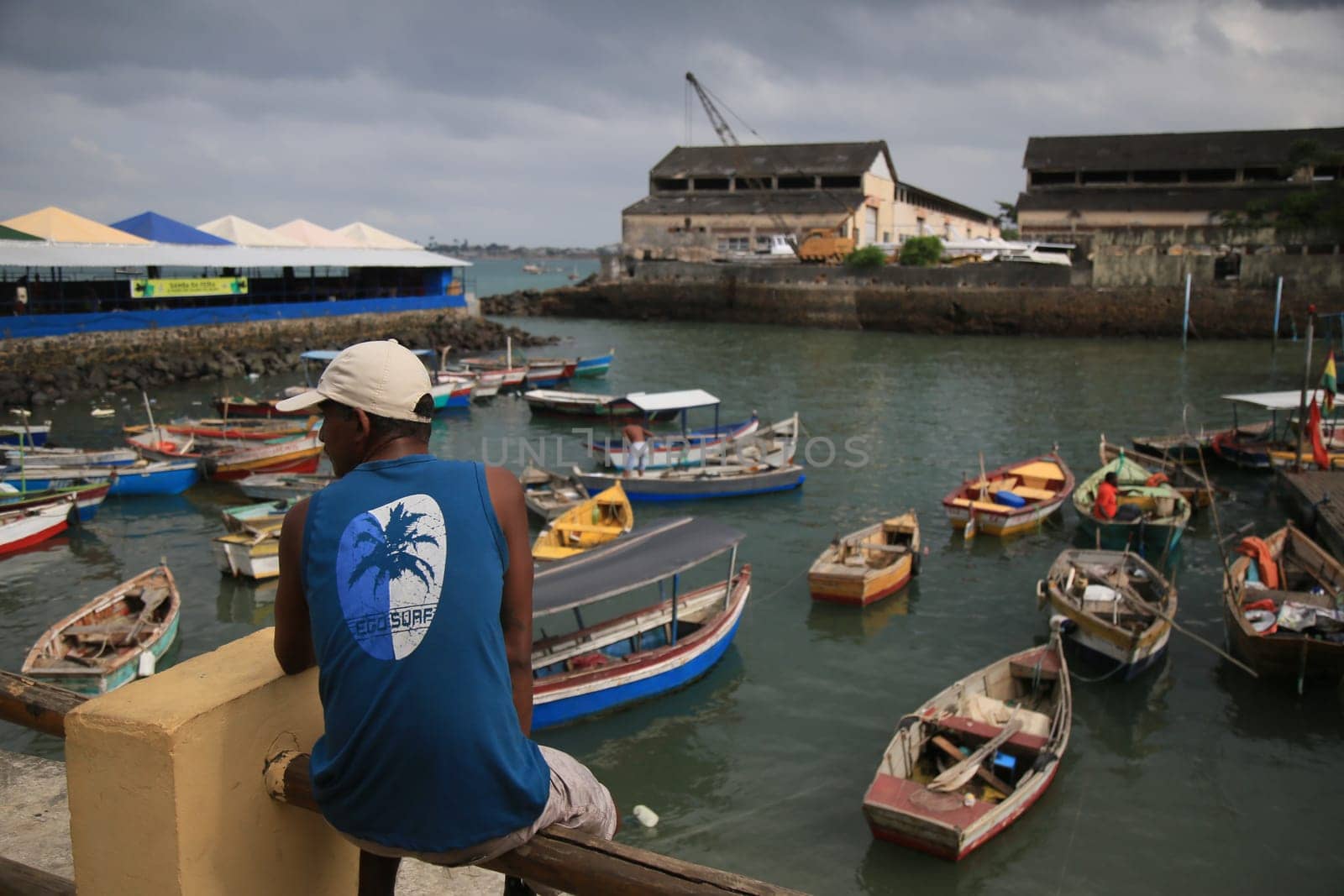 SALVADOR, BAHIA / BRAZIL - November 6, 2019: Boats are seen docked at the port of Feira de Sao Joaquim in Salvador (BA). Due to oil spill in the Brazilian sea, fishermen are having difficulty working,  (Joa Souza / Panthermedia).