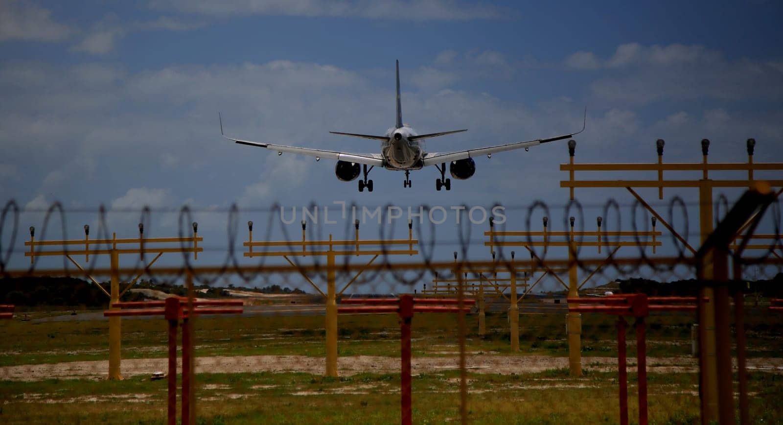 SALVADOR, BAHIA / BRAZIL - November 7, 2019:Tam Linhas Aéreas Airbus is seen while approaching the runway at Salvador (BA) airport. (Joa Souza / Panthermedia).