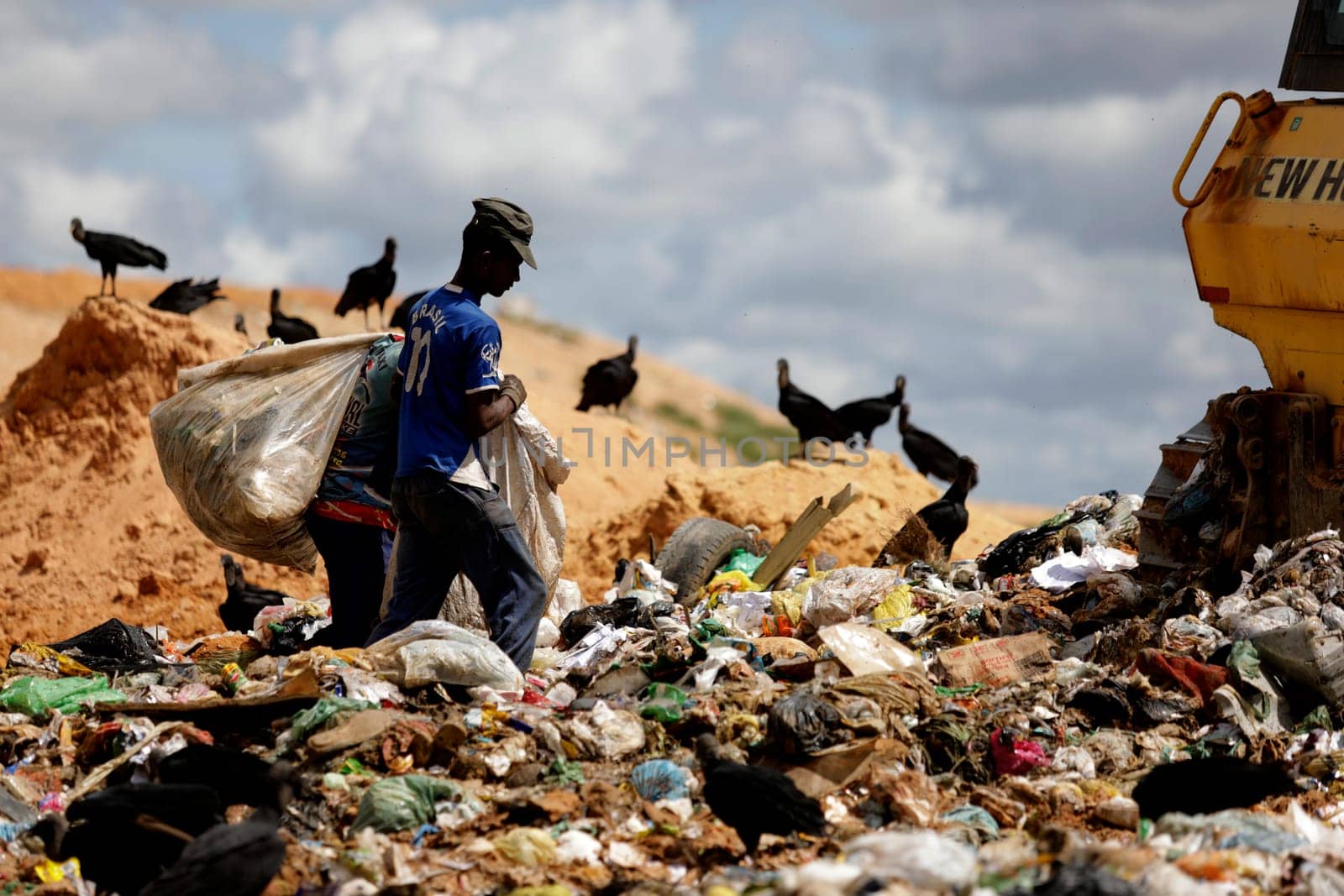 ALAGOINHAS, BAHIA / BRAZIL - May 2, 2019: People are seen collecting material for recycling in city landfill  (Joa Souza / Panthermedia).